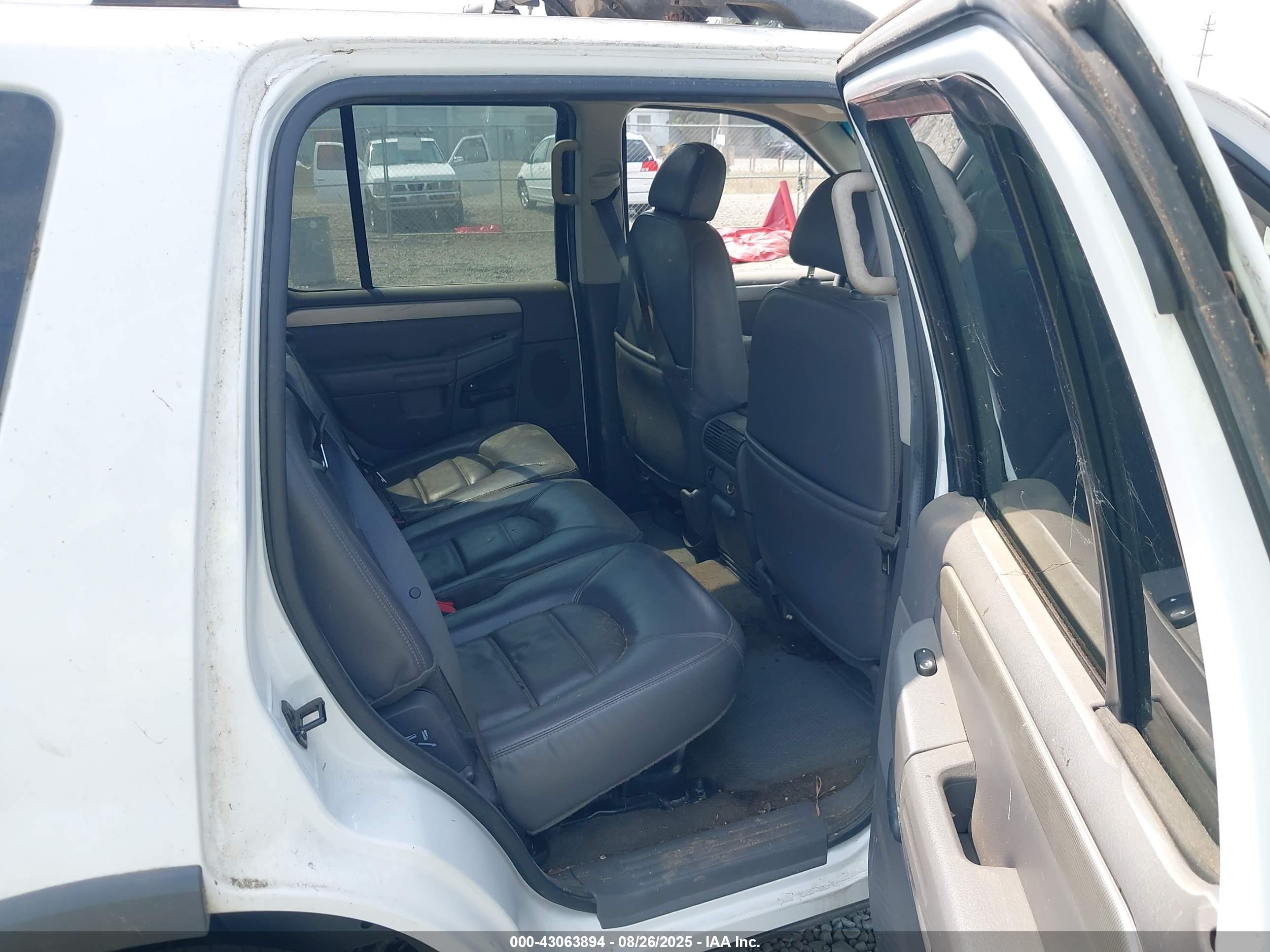 FORD EXPLORER image 8