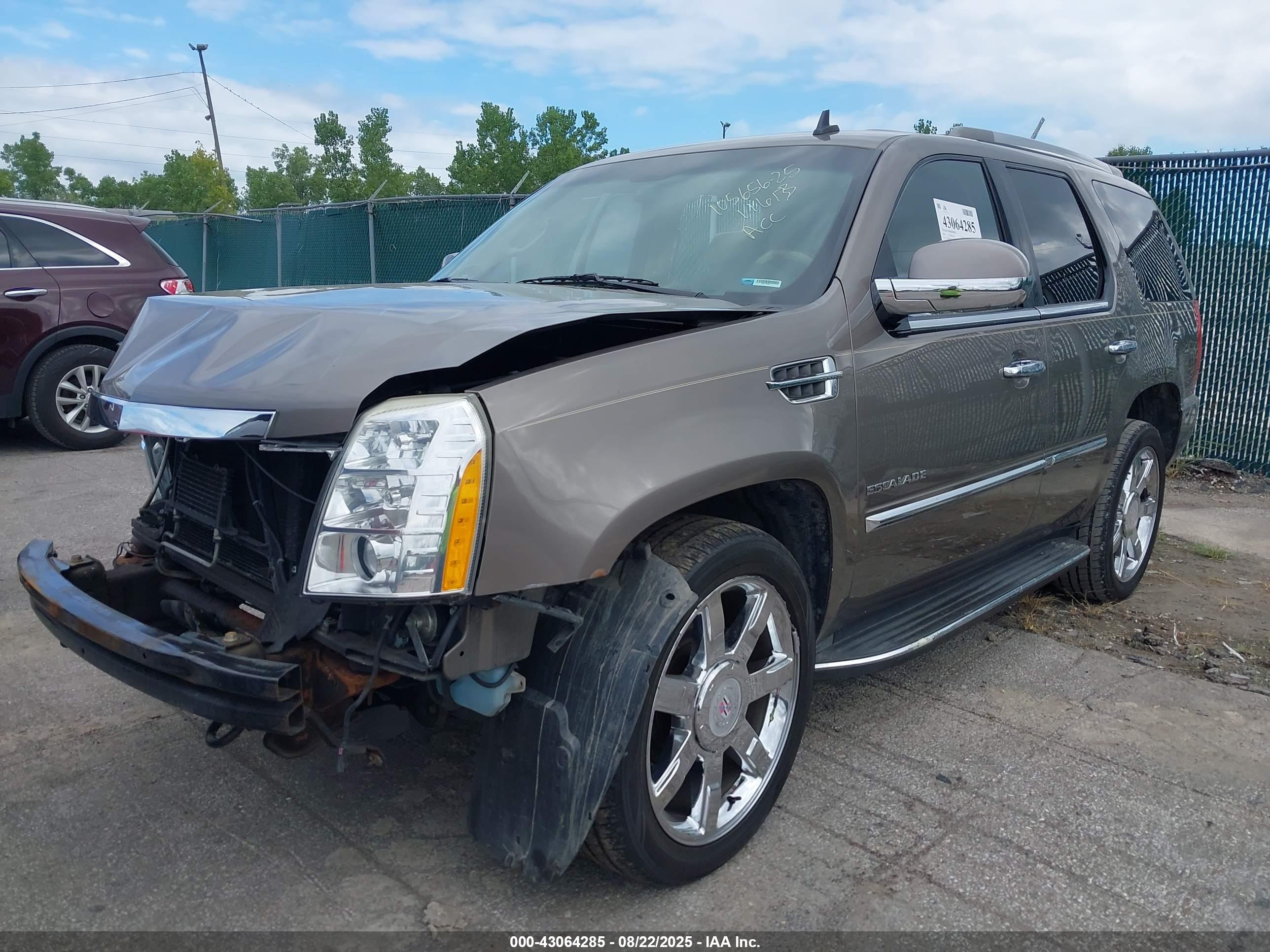 CADILLAC ESCALADE image 2