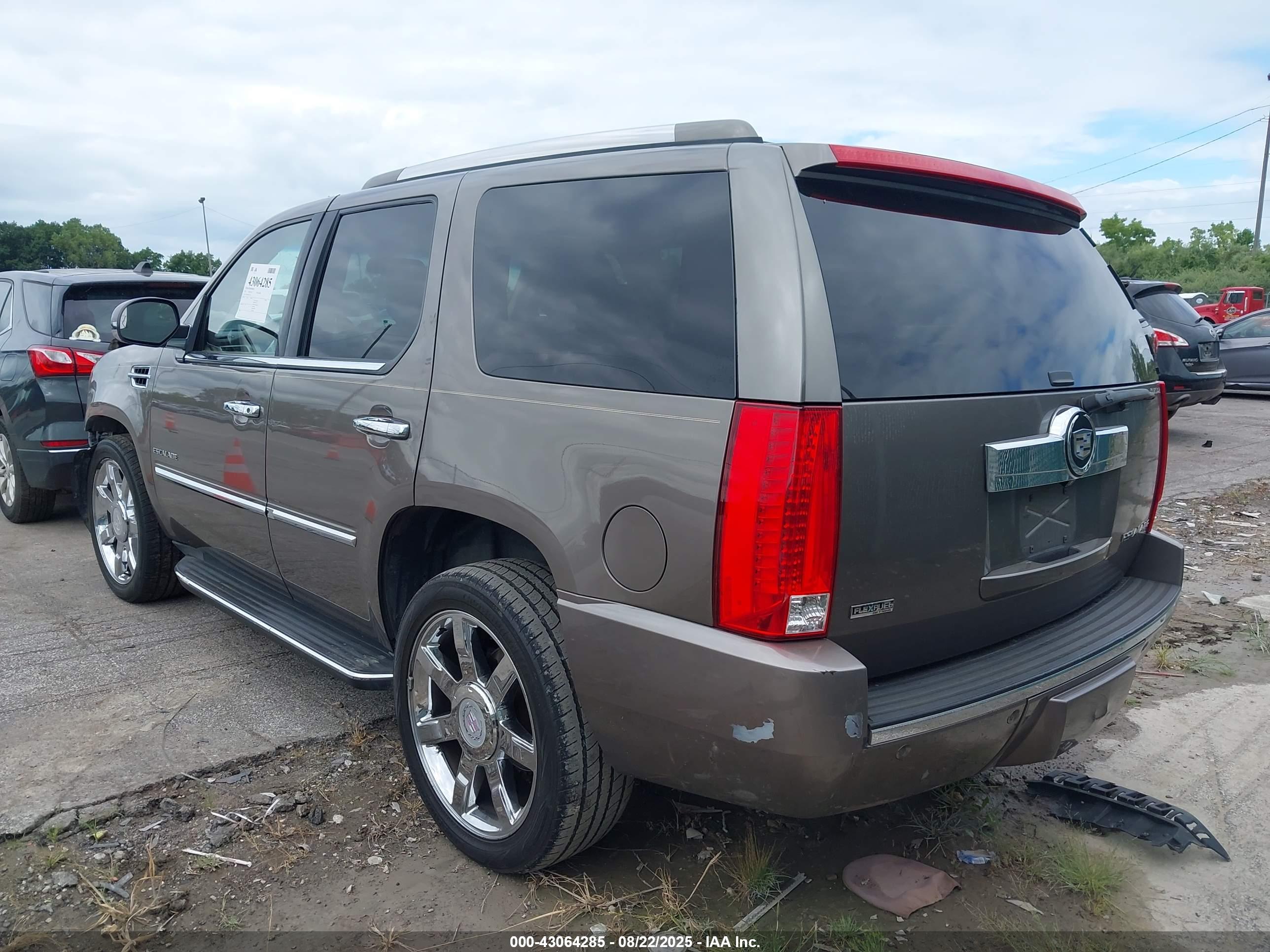 CADILLAC ESCALADE image 3