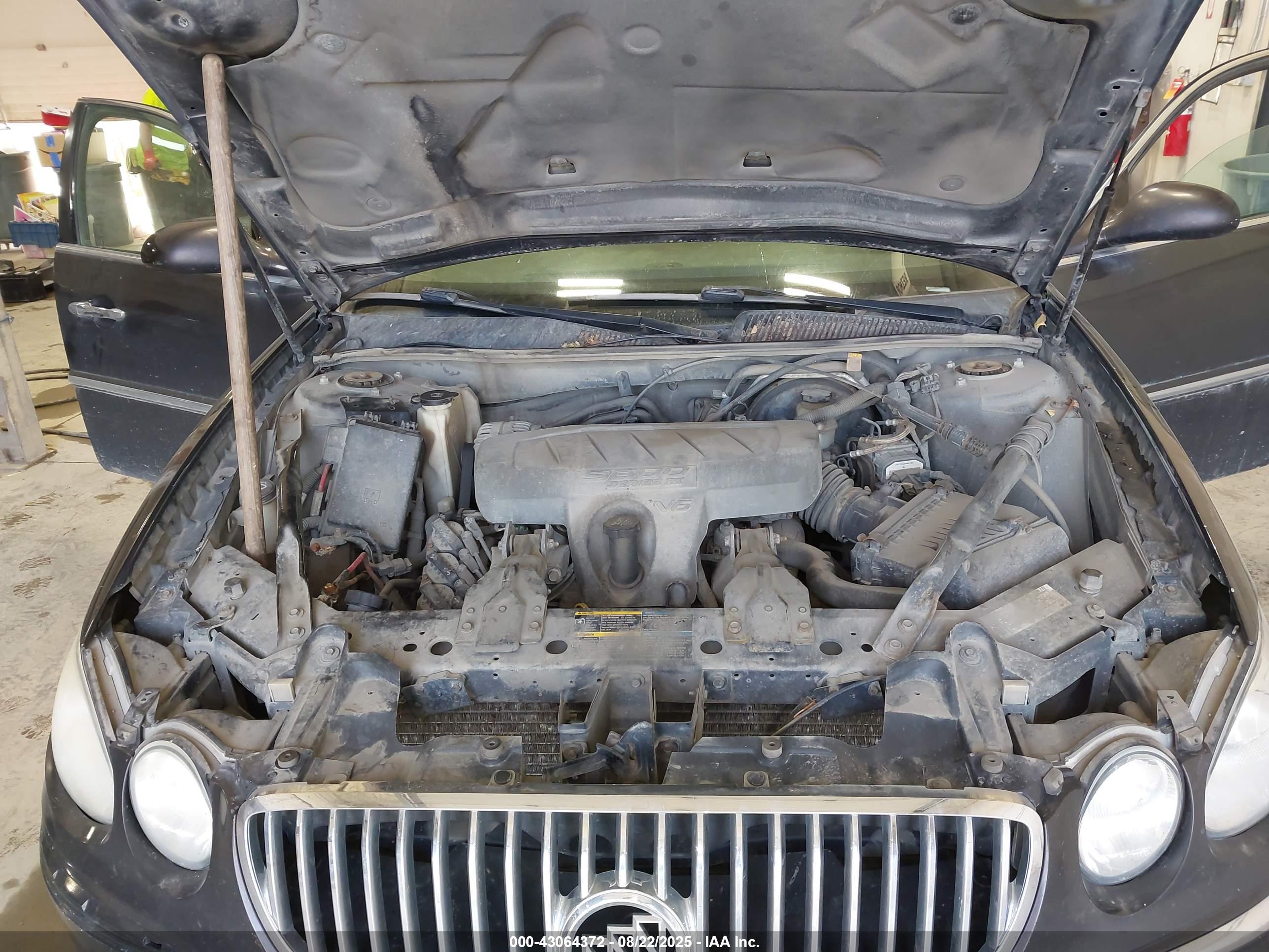 BUICK LACROSSE image 10