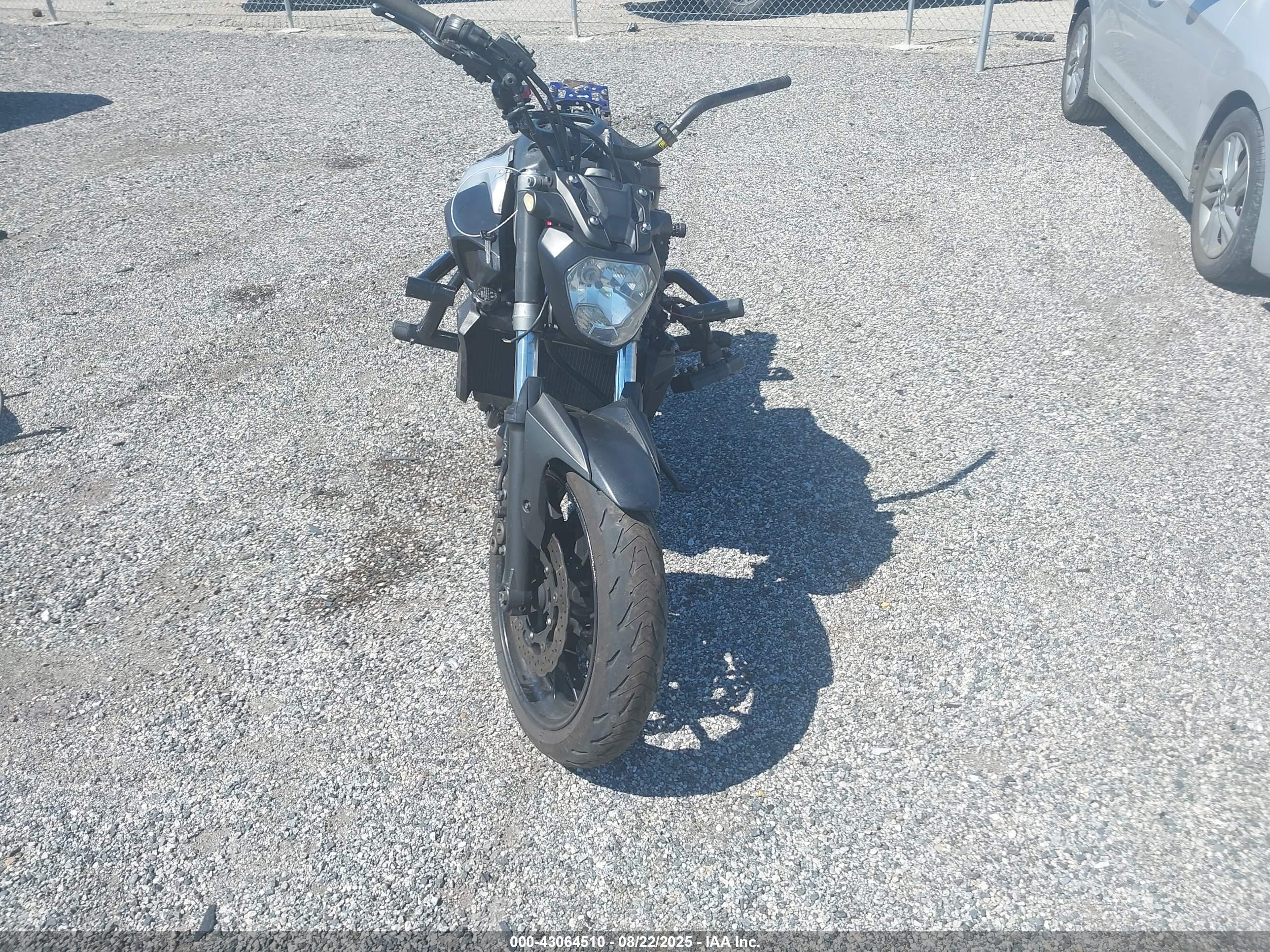 YAMAHA FZ07 image 5