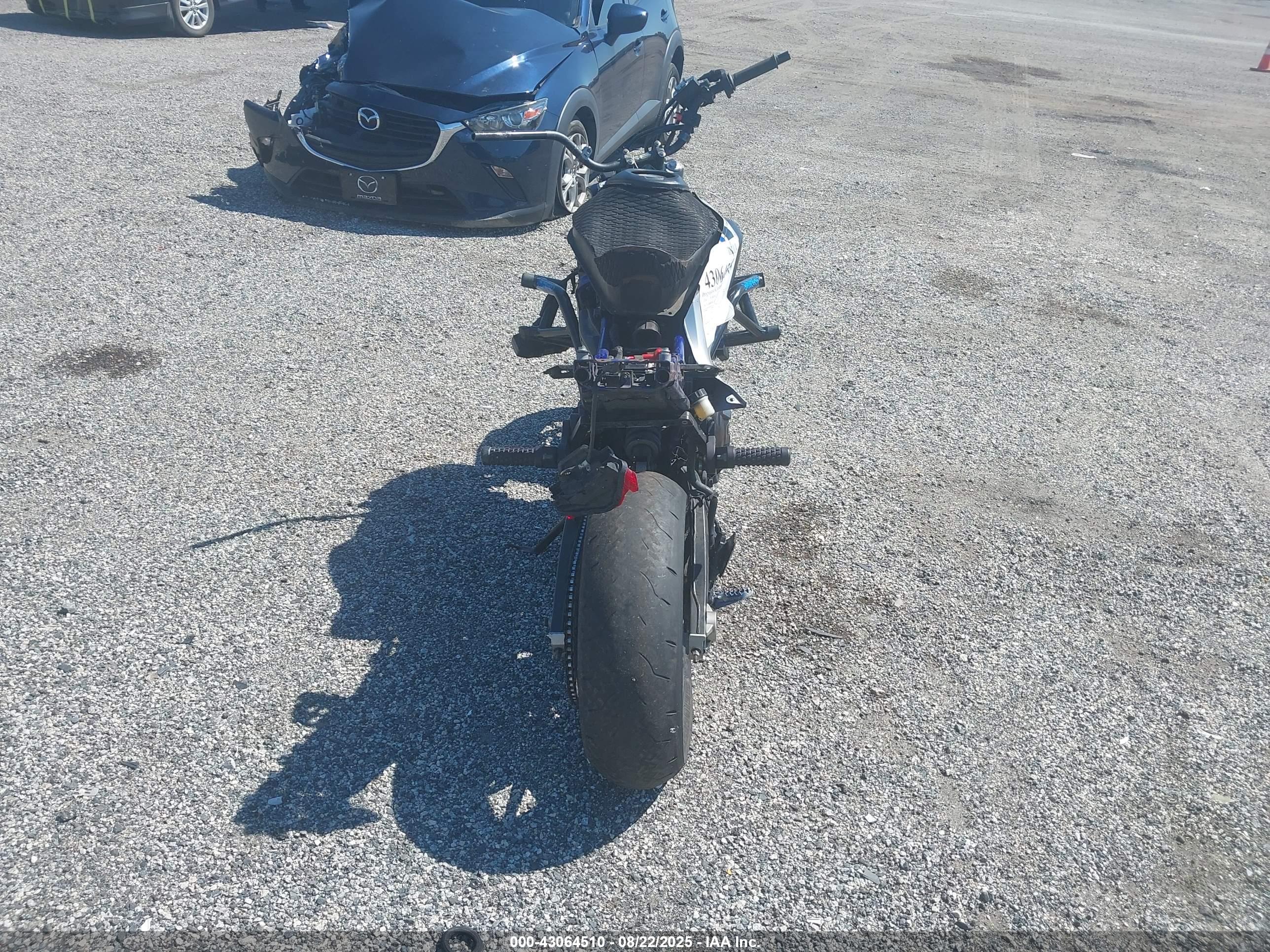 YAMAHA FZ07 image 6
