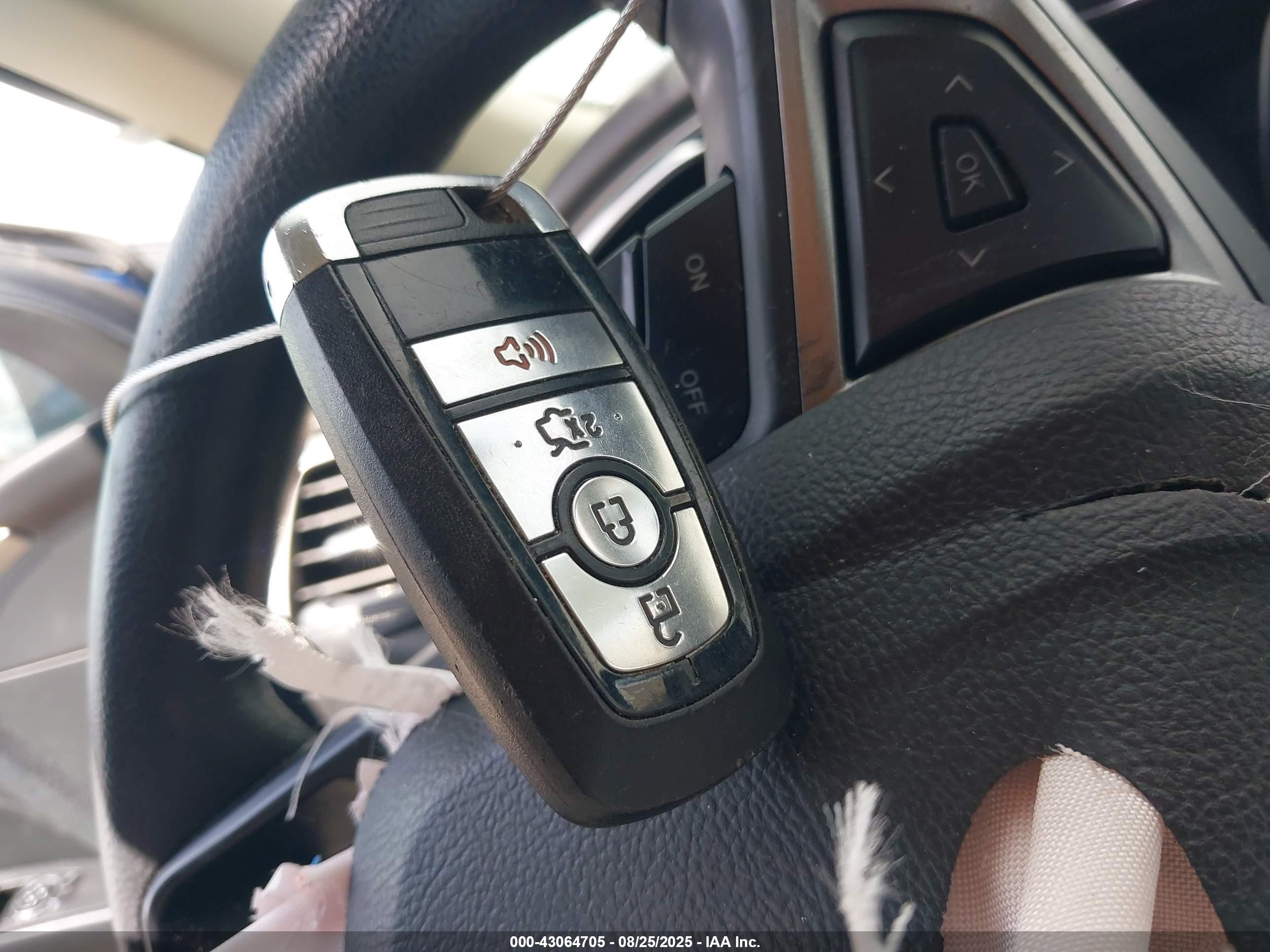 FORD FUSION image 11