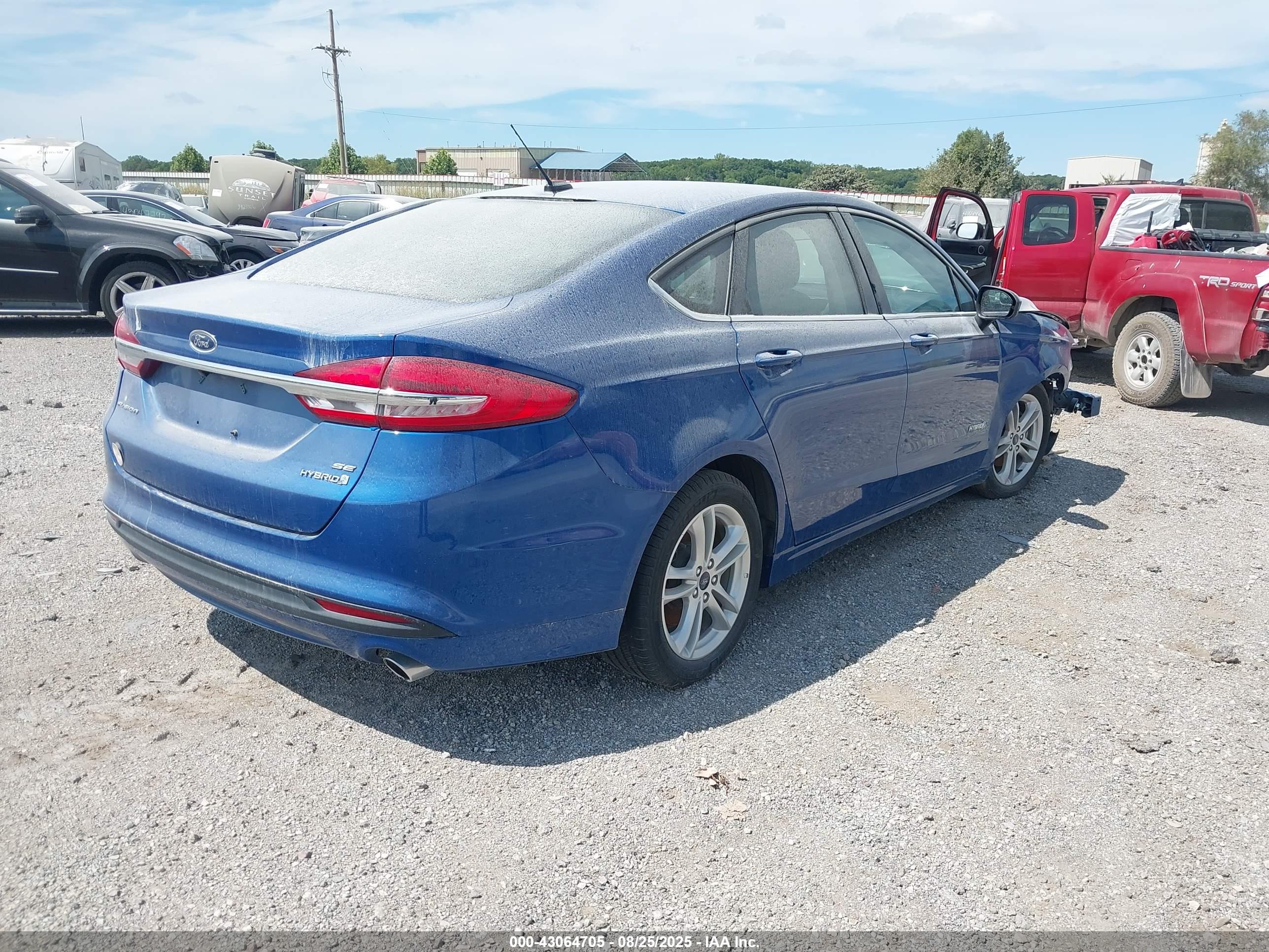 FORD FUSION image 4