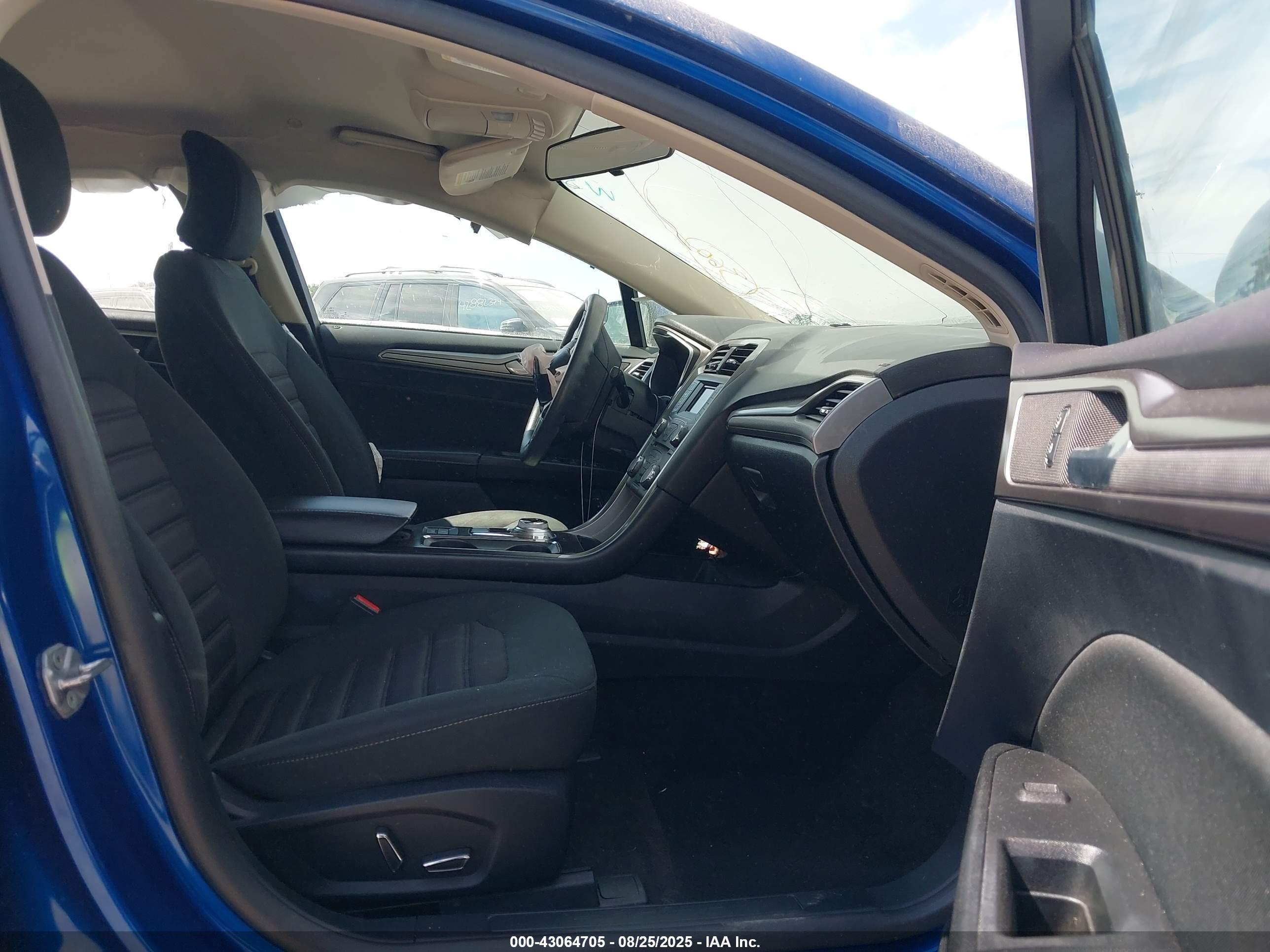 FORD FUSION image 5