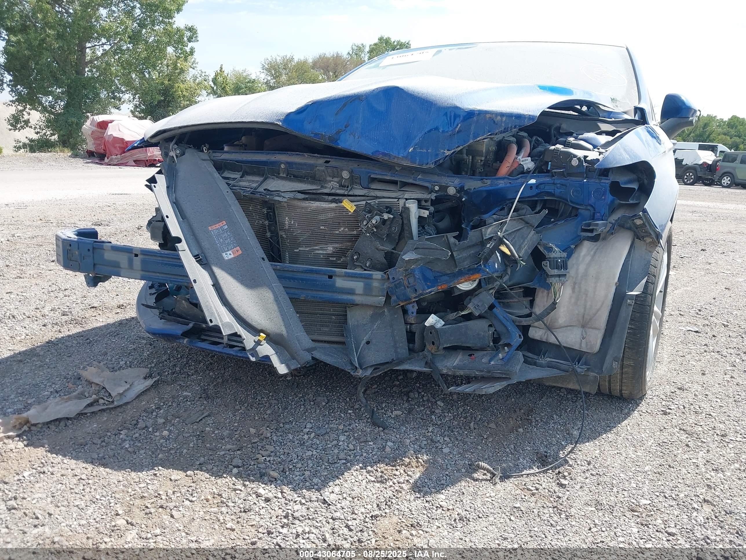 FORD FUSION image 6