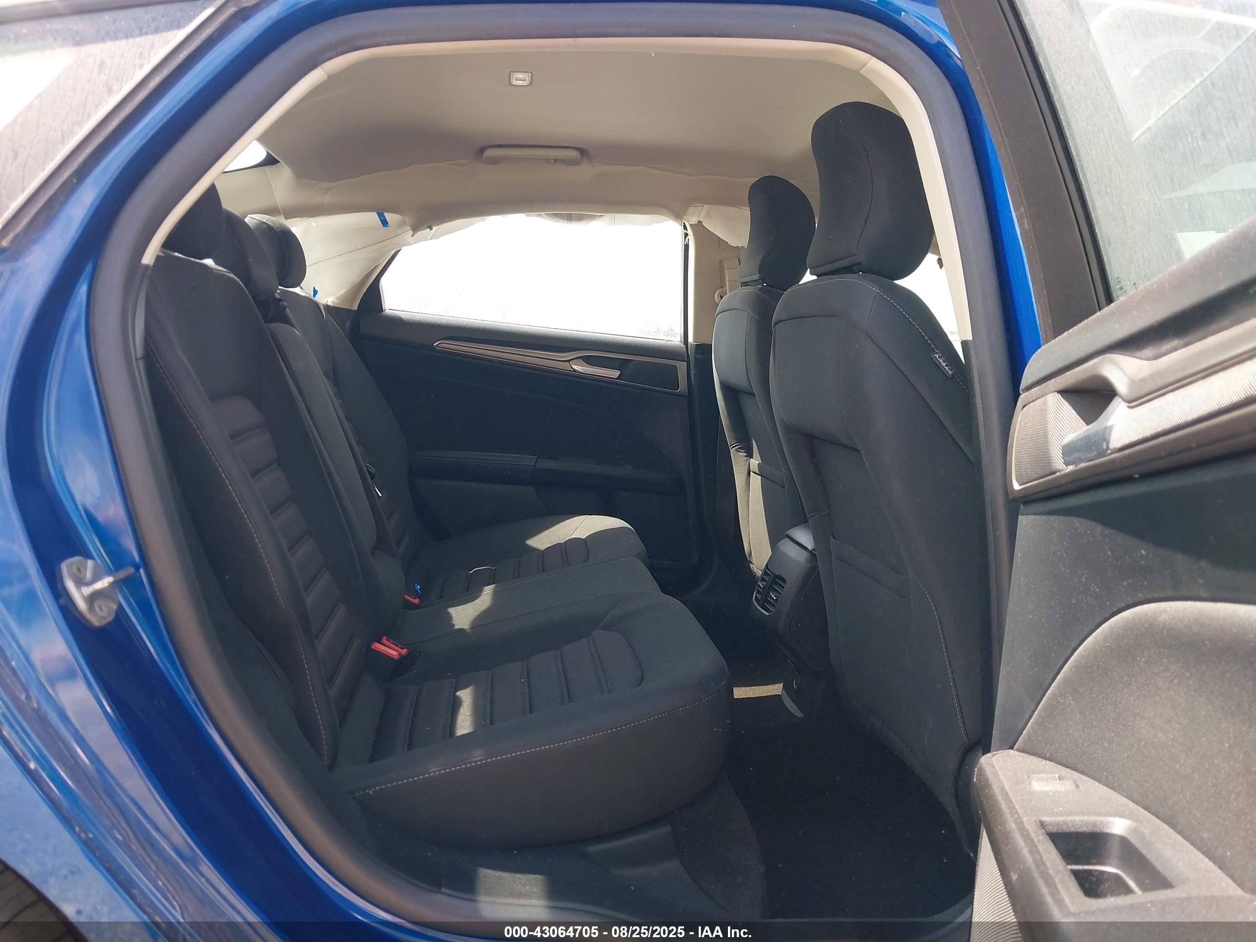 FORD FUSION image 8