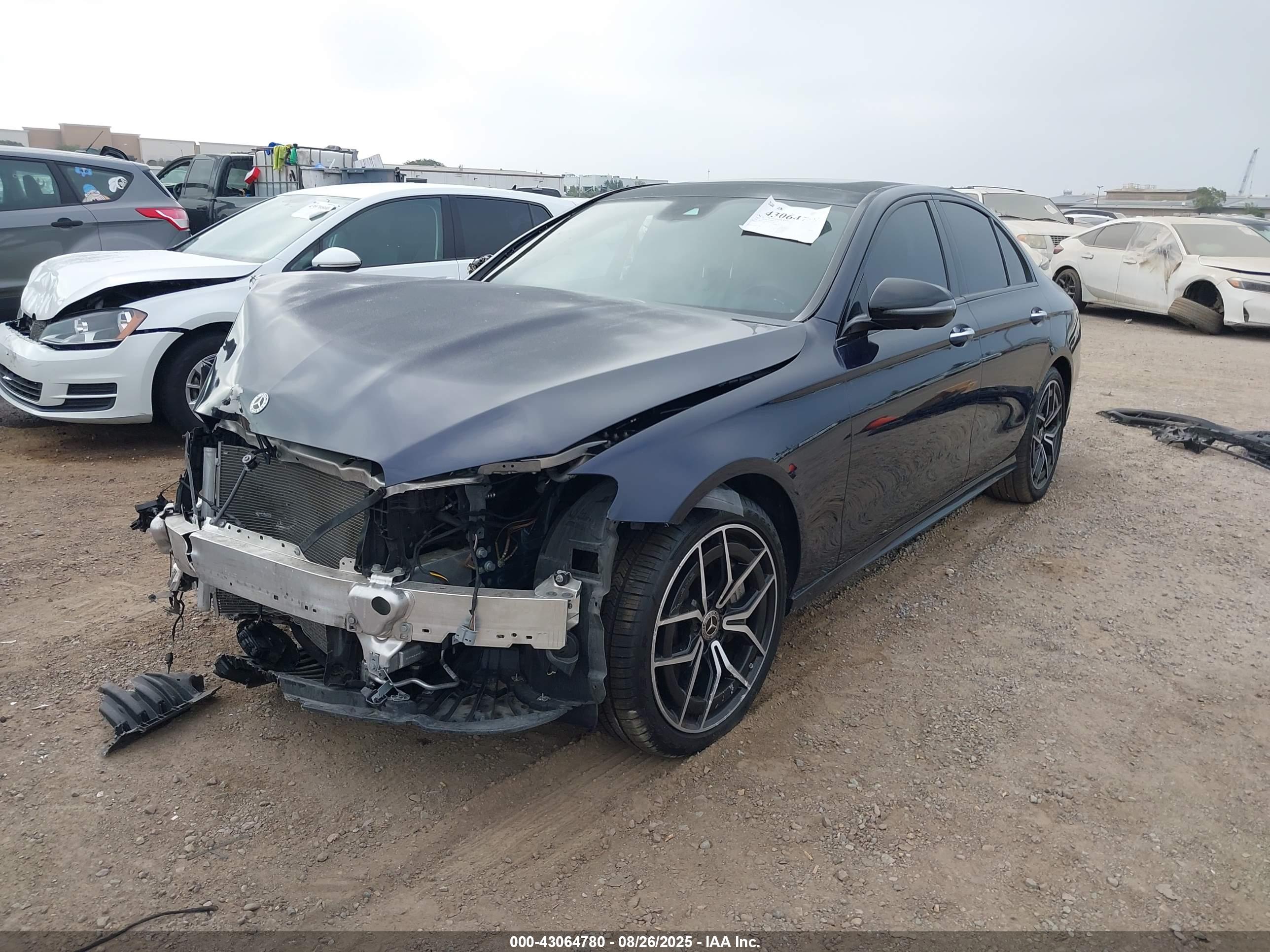 MERCEDES-BENZ E image 2