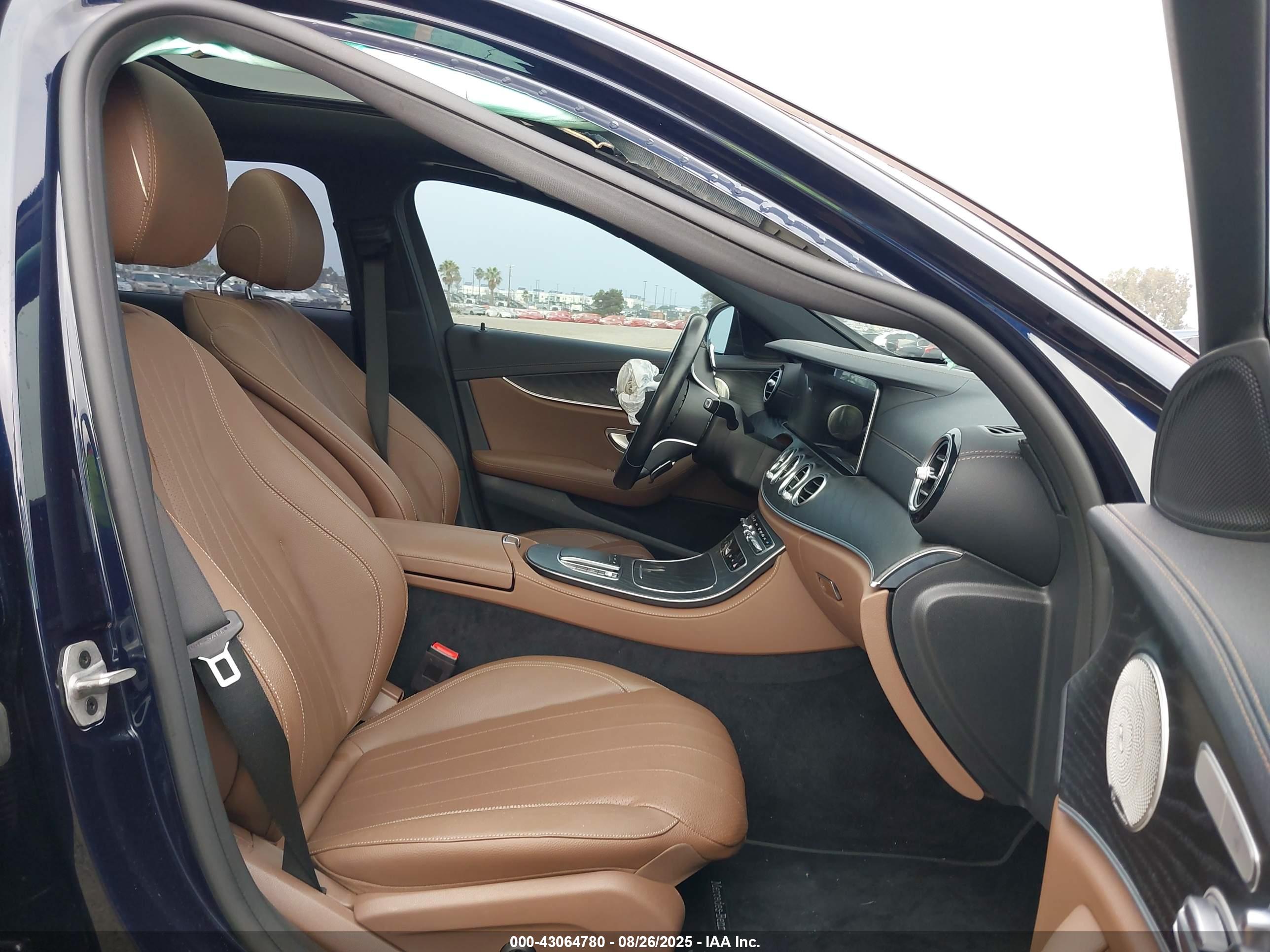 MERCEDES-BENZ E image 5