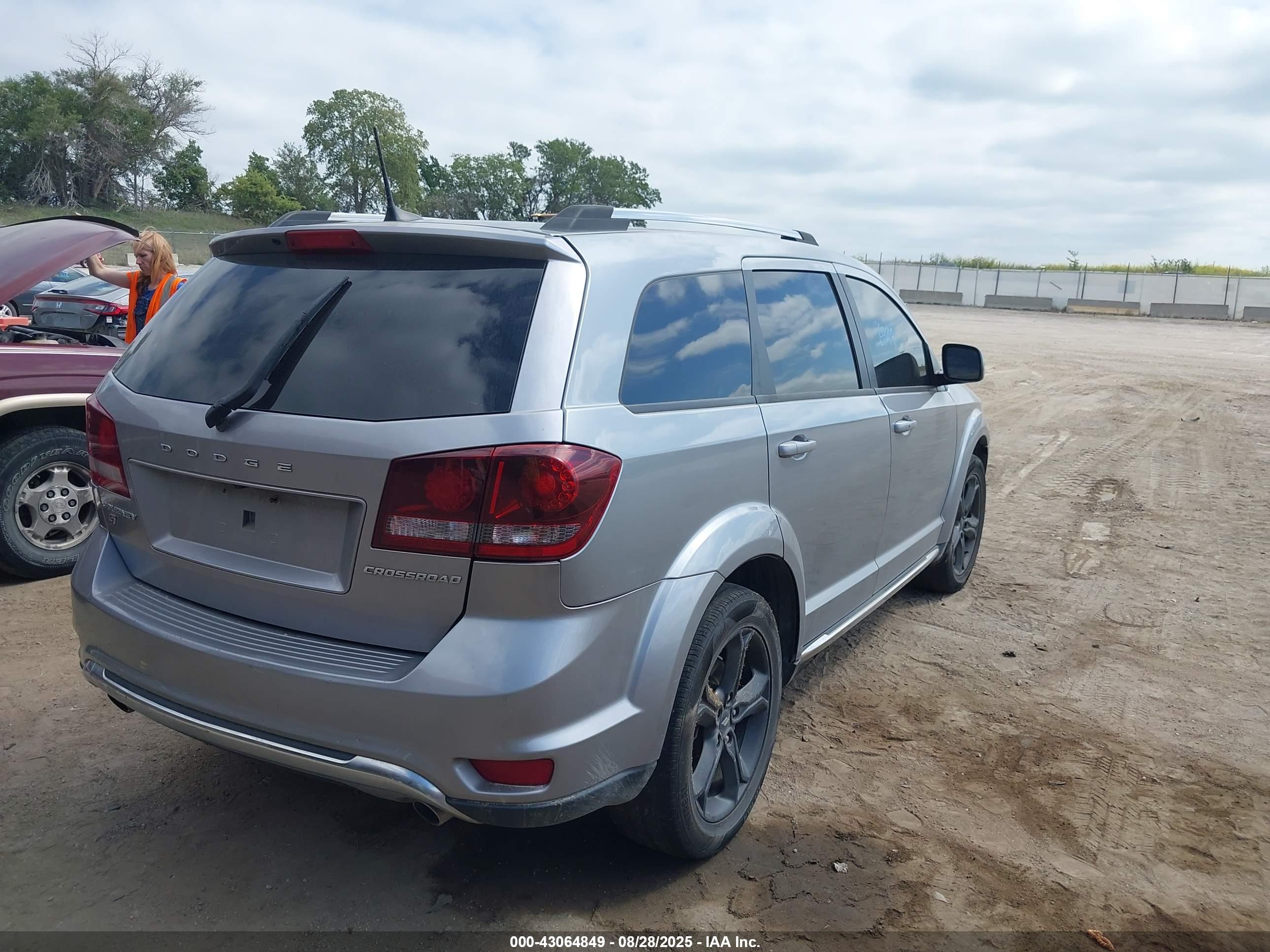DODGE JOURNEY image 4