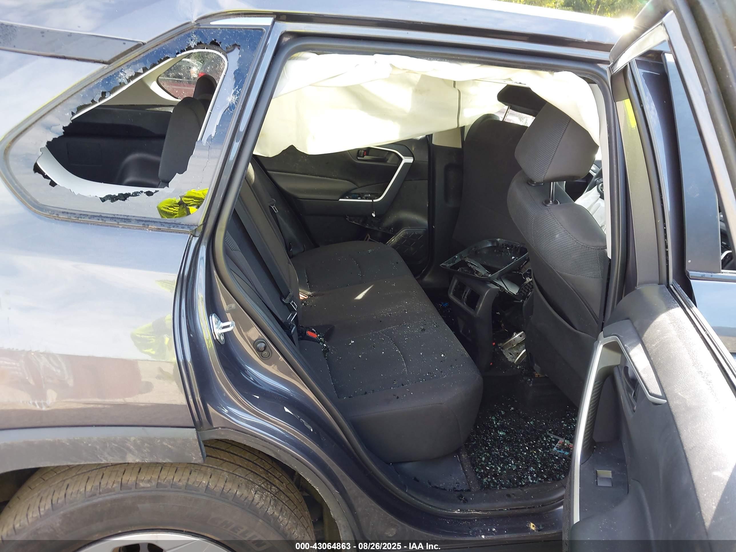 TOYOTA RAV4 image 8
