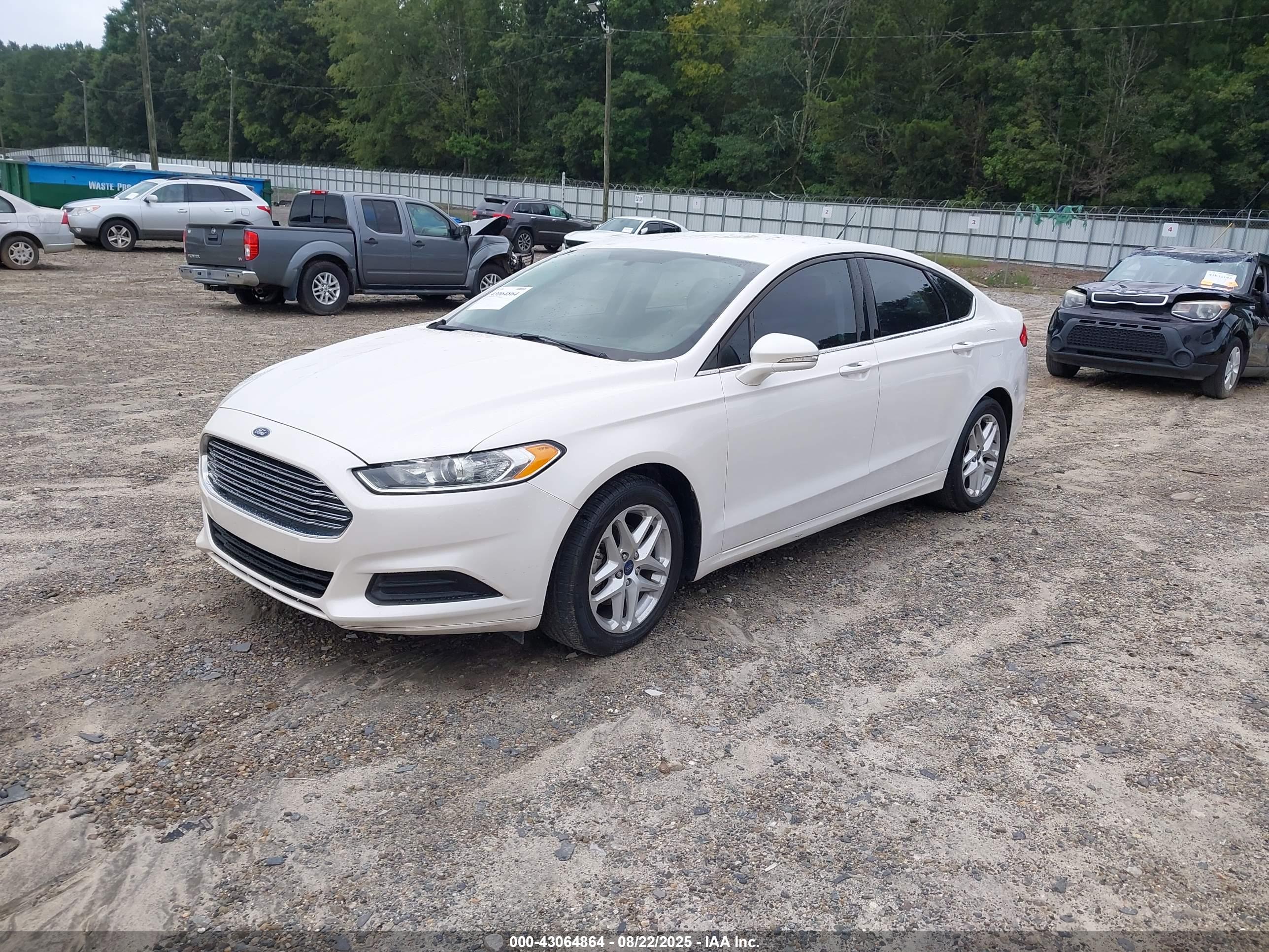 FORD FUSION image 2
