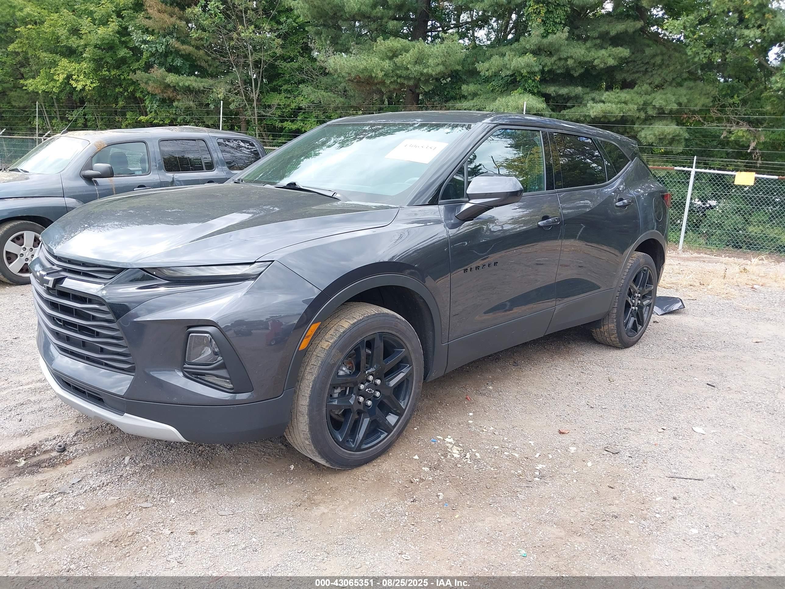 CHEVROLET BLAZER image 2