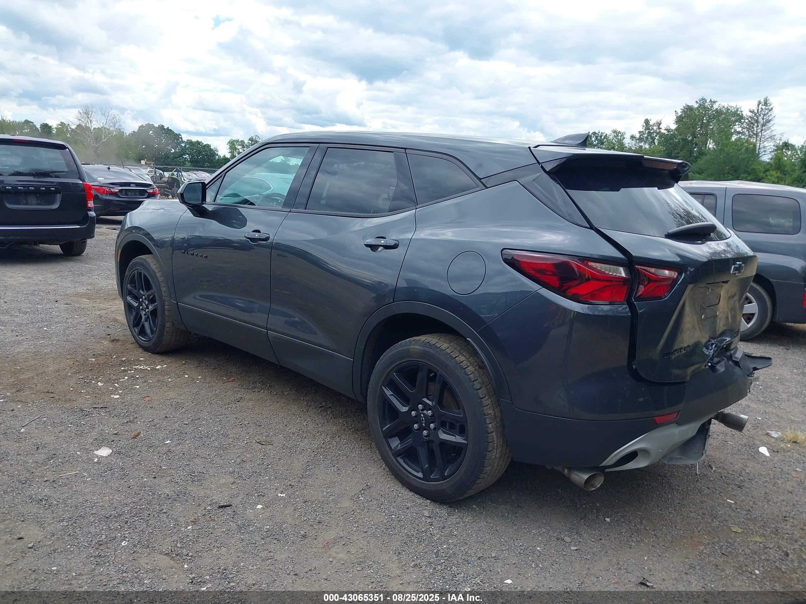 CHEVROLET BLAZER image 3