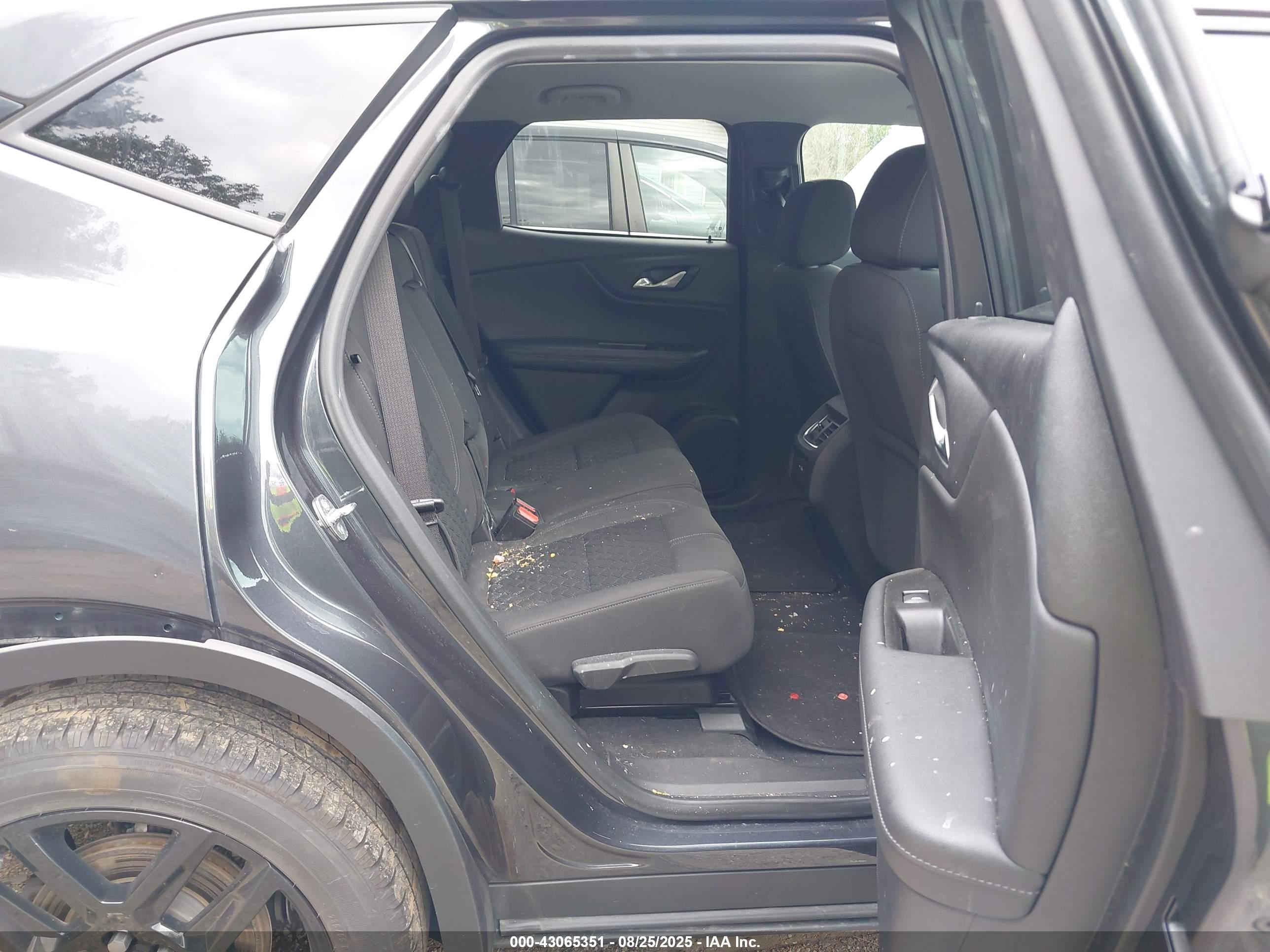 CHEVROLET BLAZER image 8