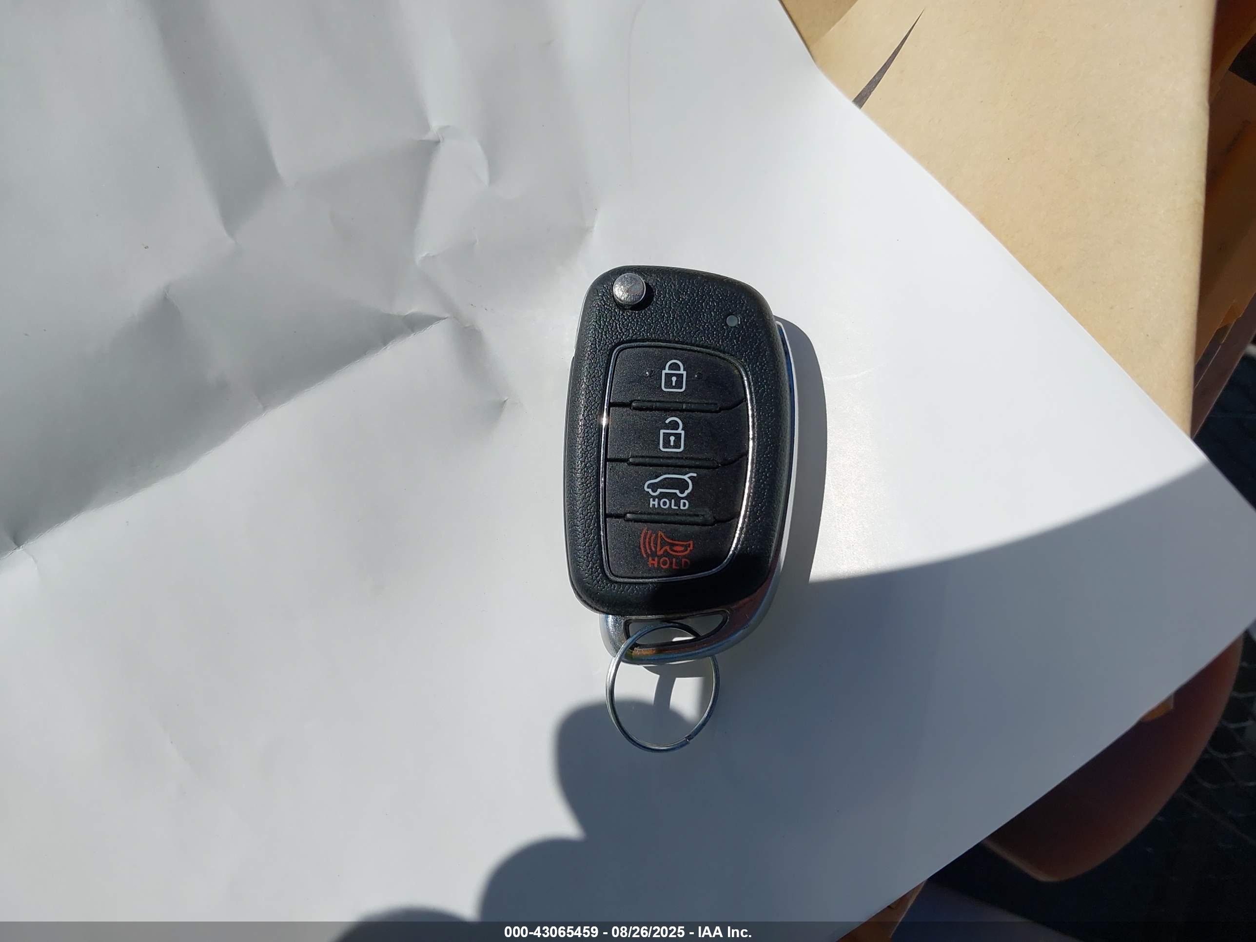 HYUNDAI TUCSON image 11