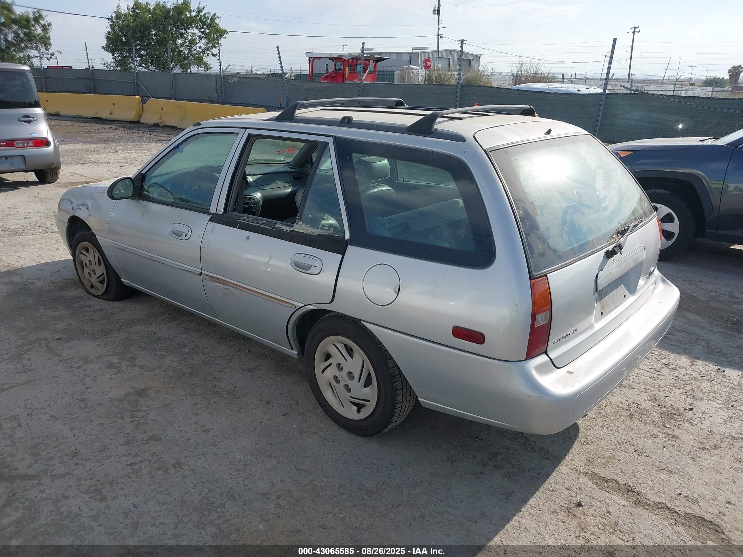 FORD ESCORT image 3