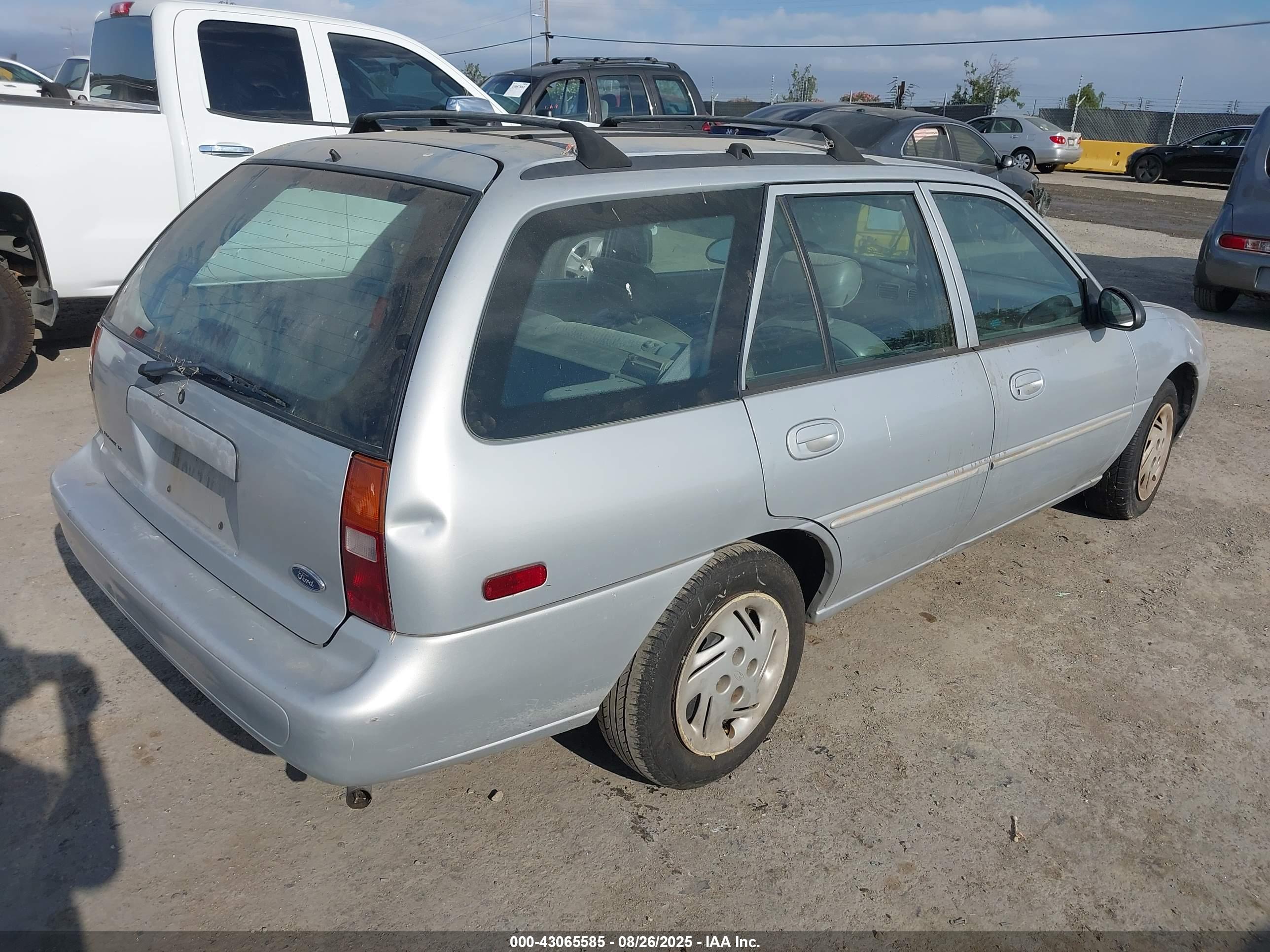 FORD ESCORT image 4