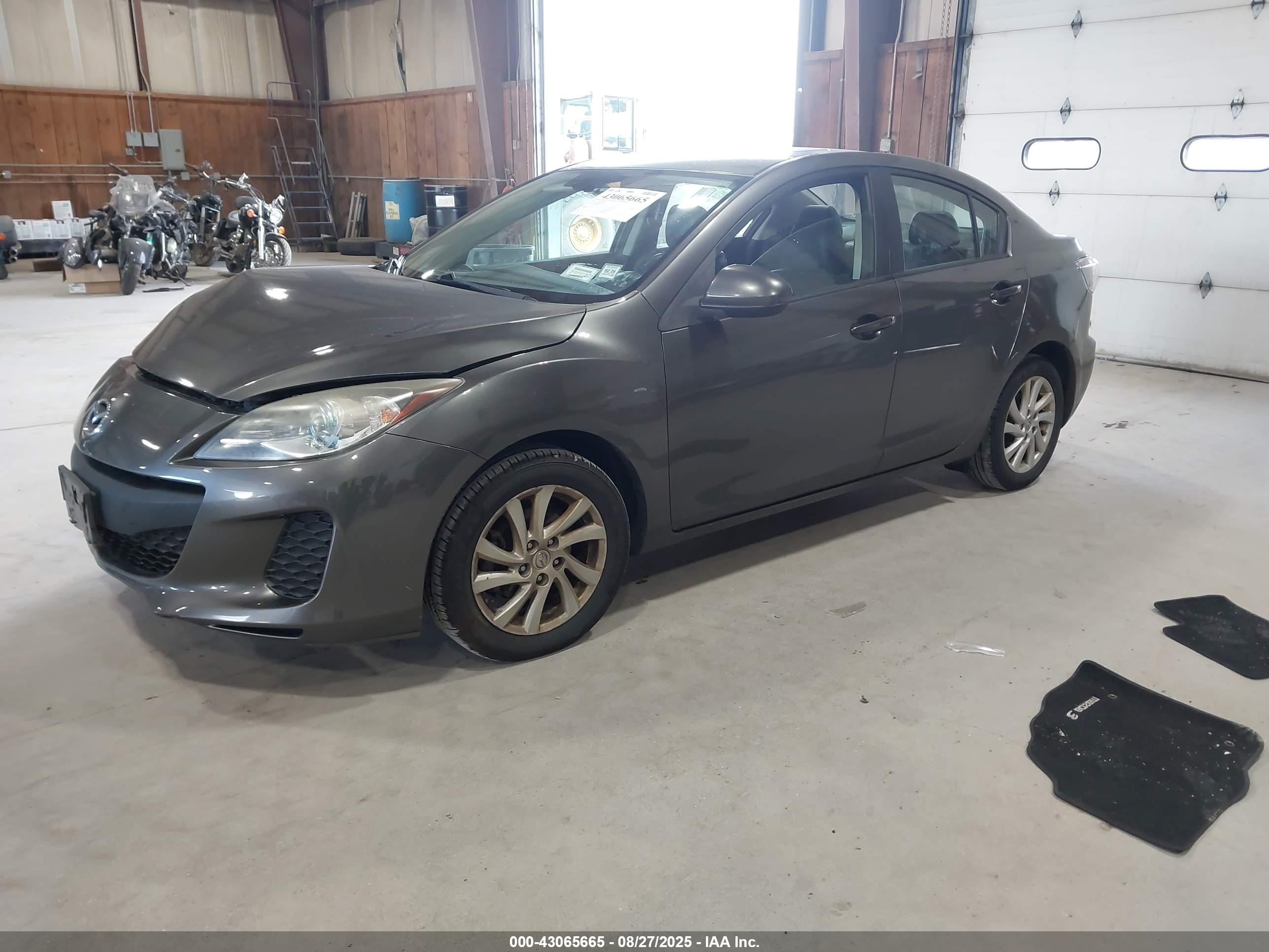 MAZDA MAZDA3 image 2