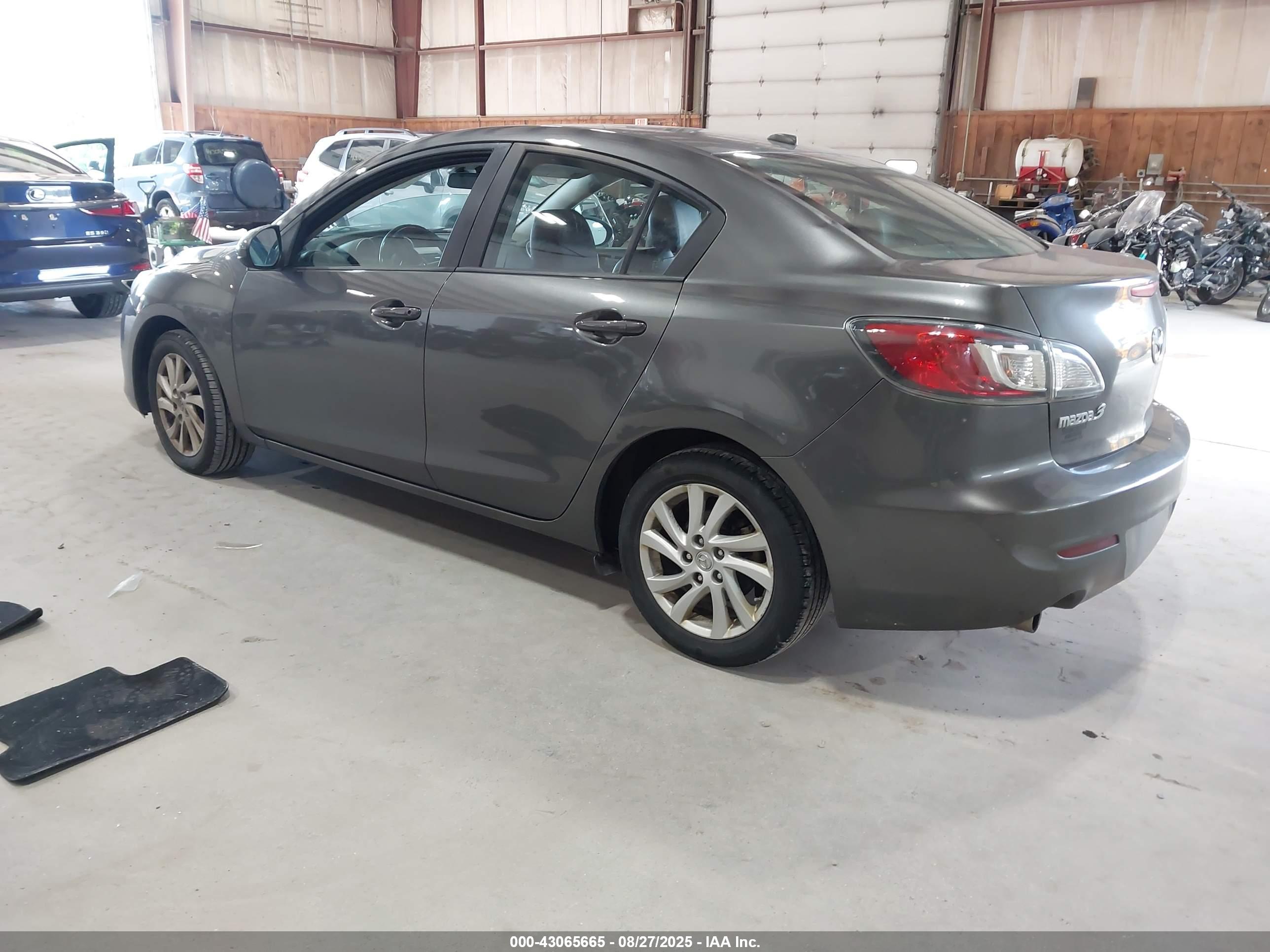 MAZDA MAZDA3 image 3