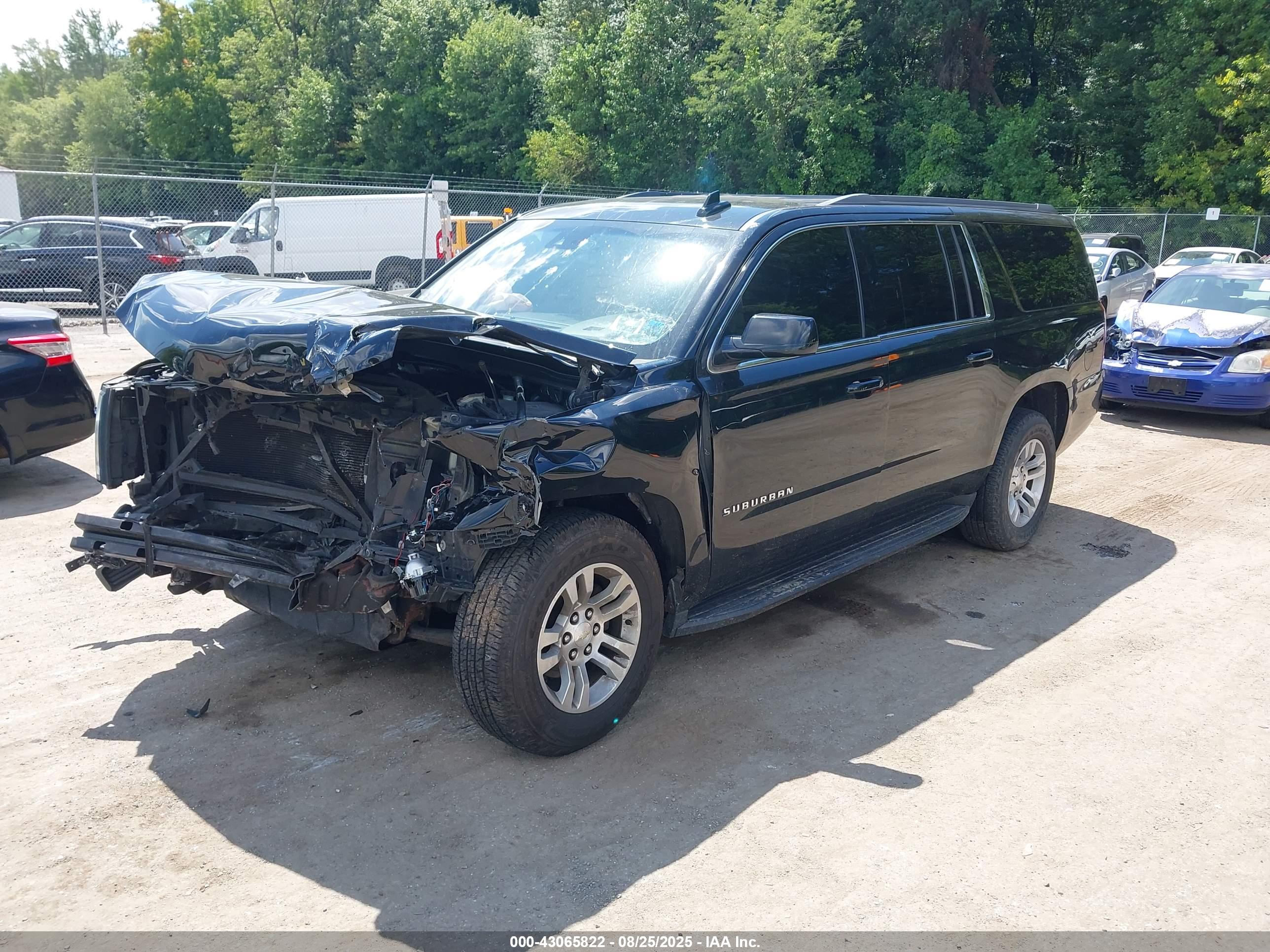 CHEVROLET SUBURBAN image 2