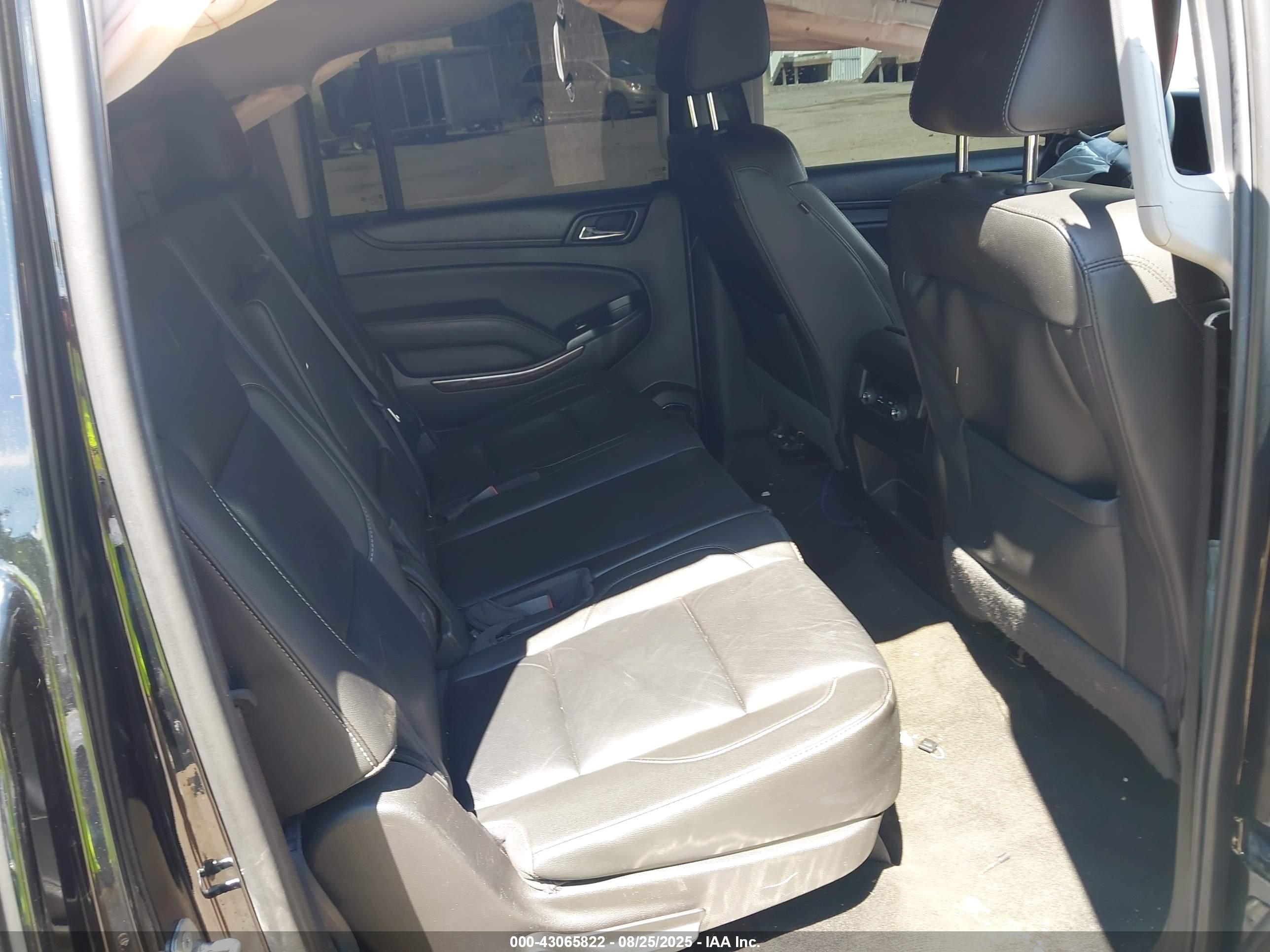 CHEVROLET SUBURBAN image 8