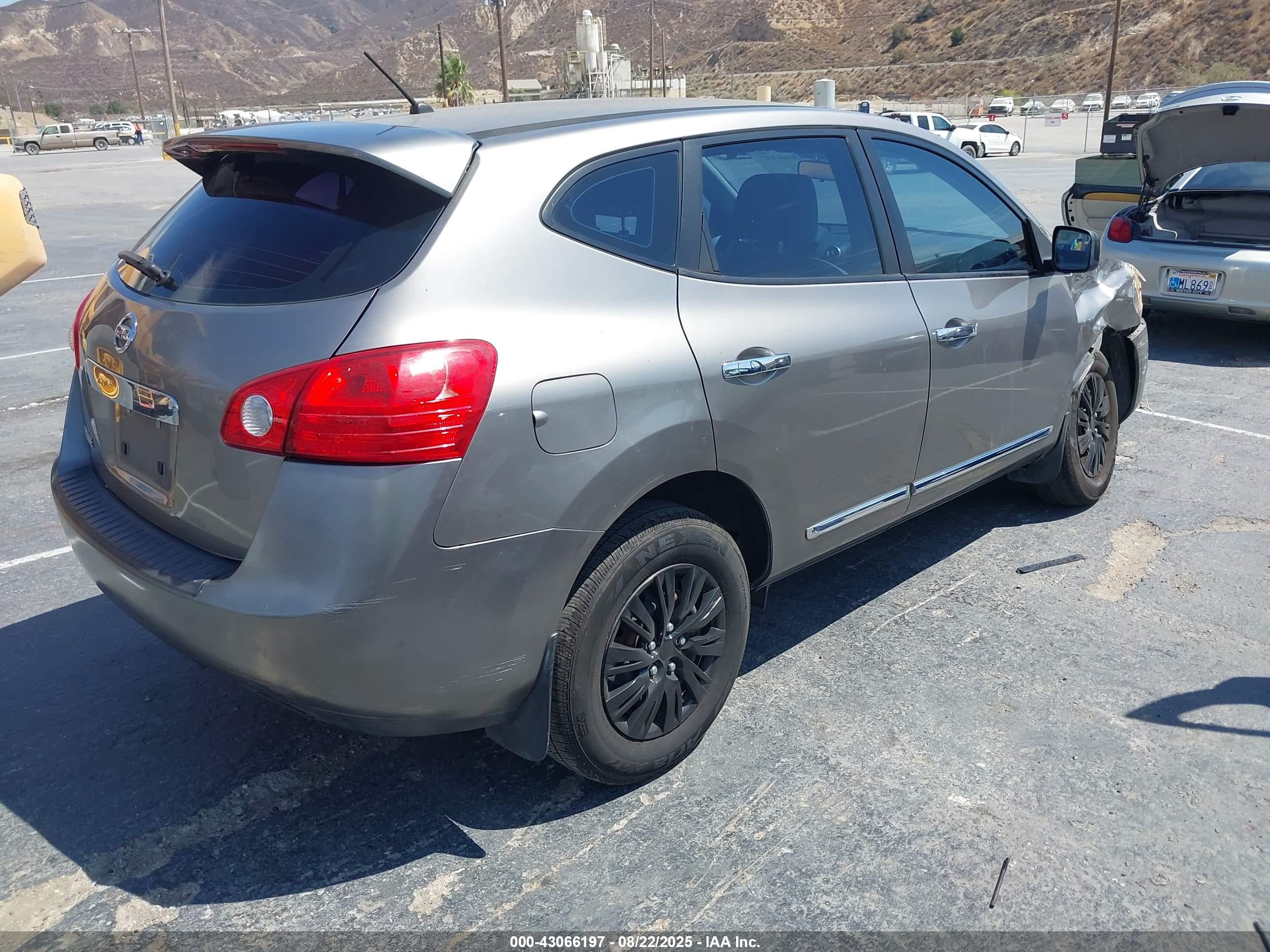NISSAN ROGUE image 4