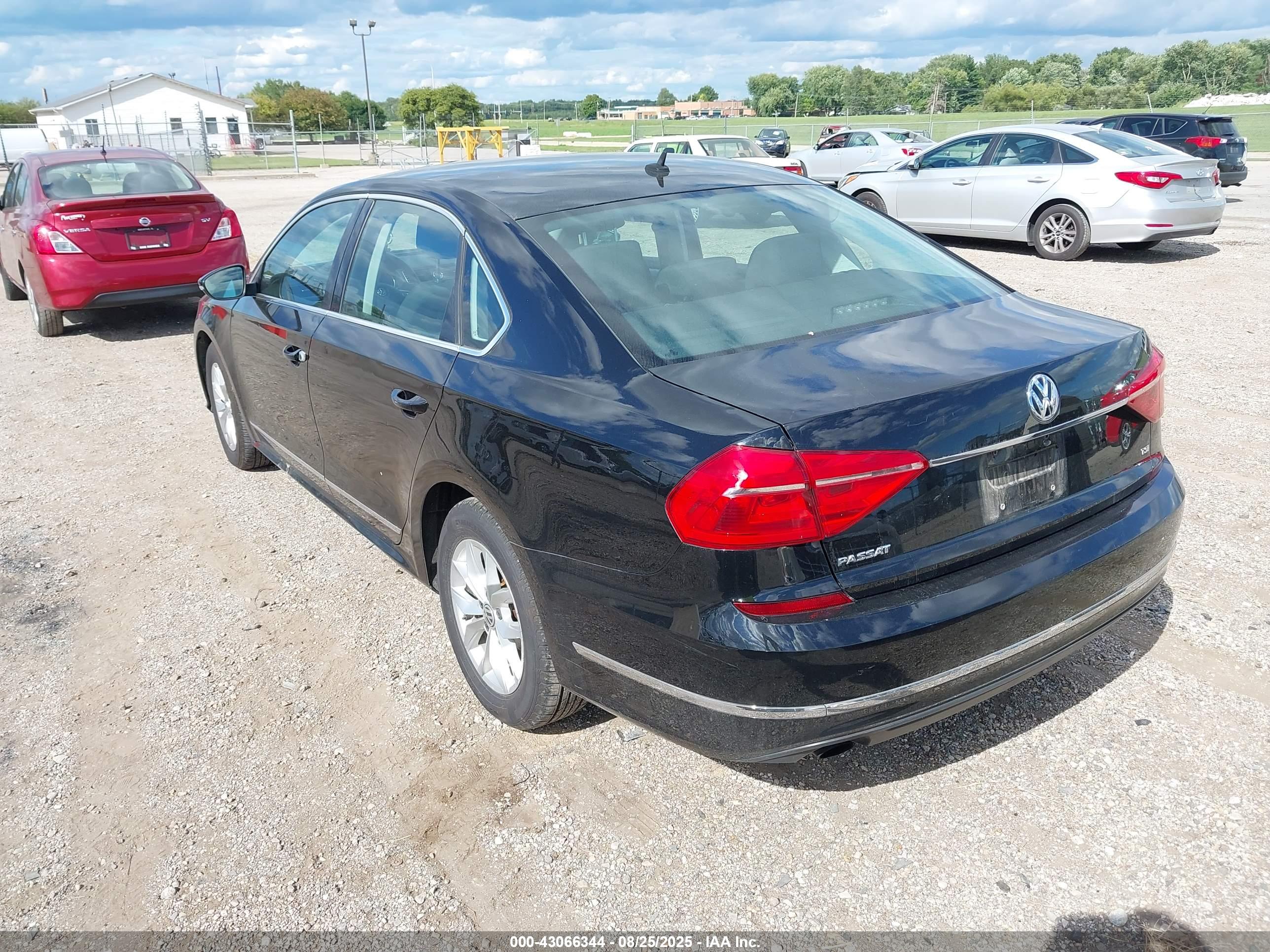 VOLKSWAGEN PASSAT image 3