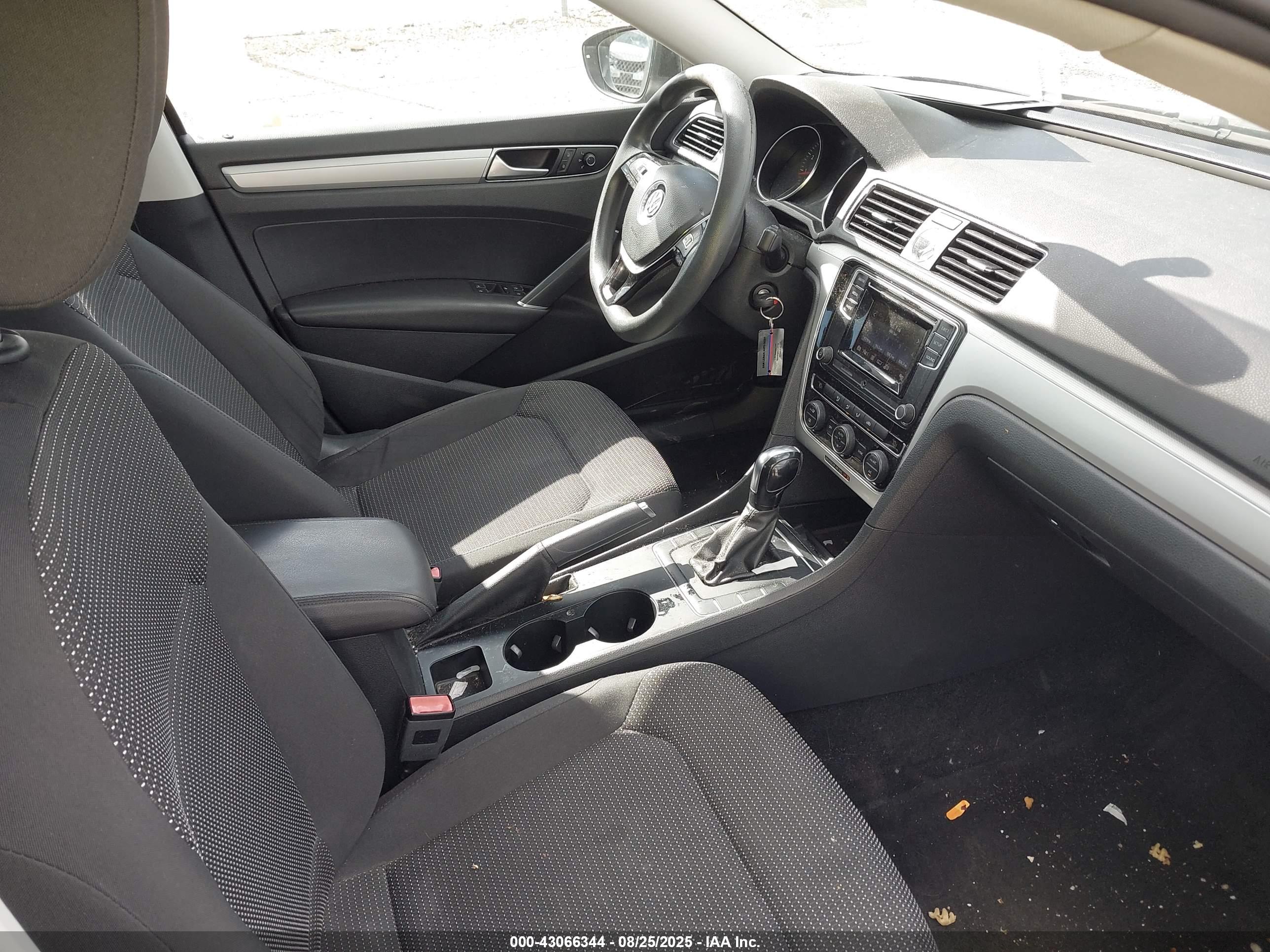 VOLKSWAGEN PASSAT image 5