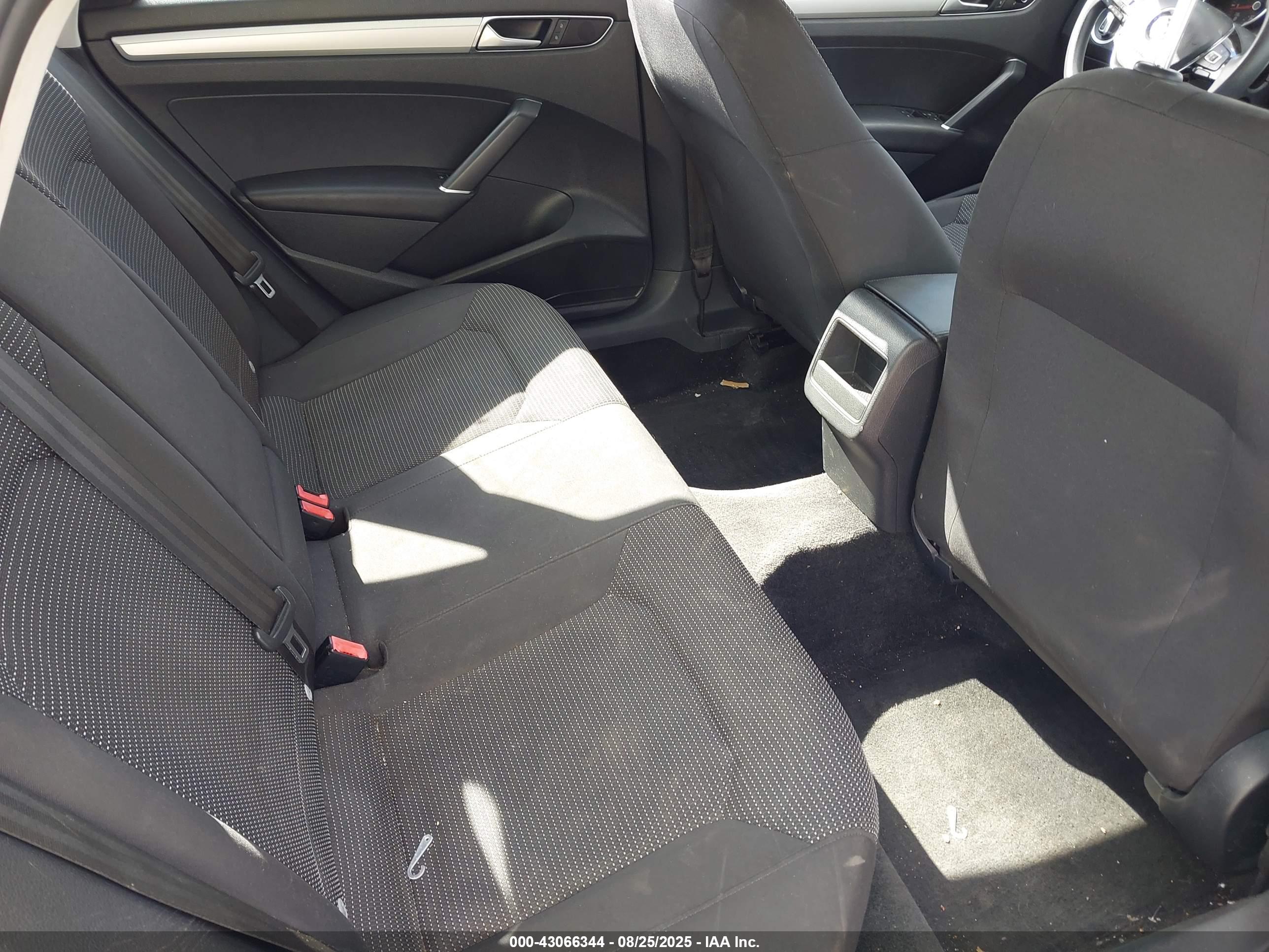 VOLKSWAGEN PASSAT image 8