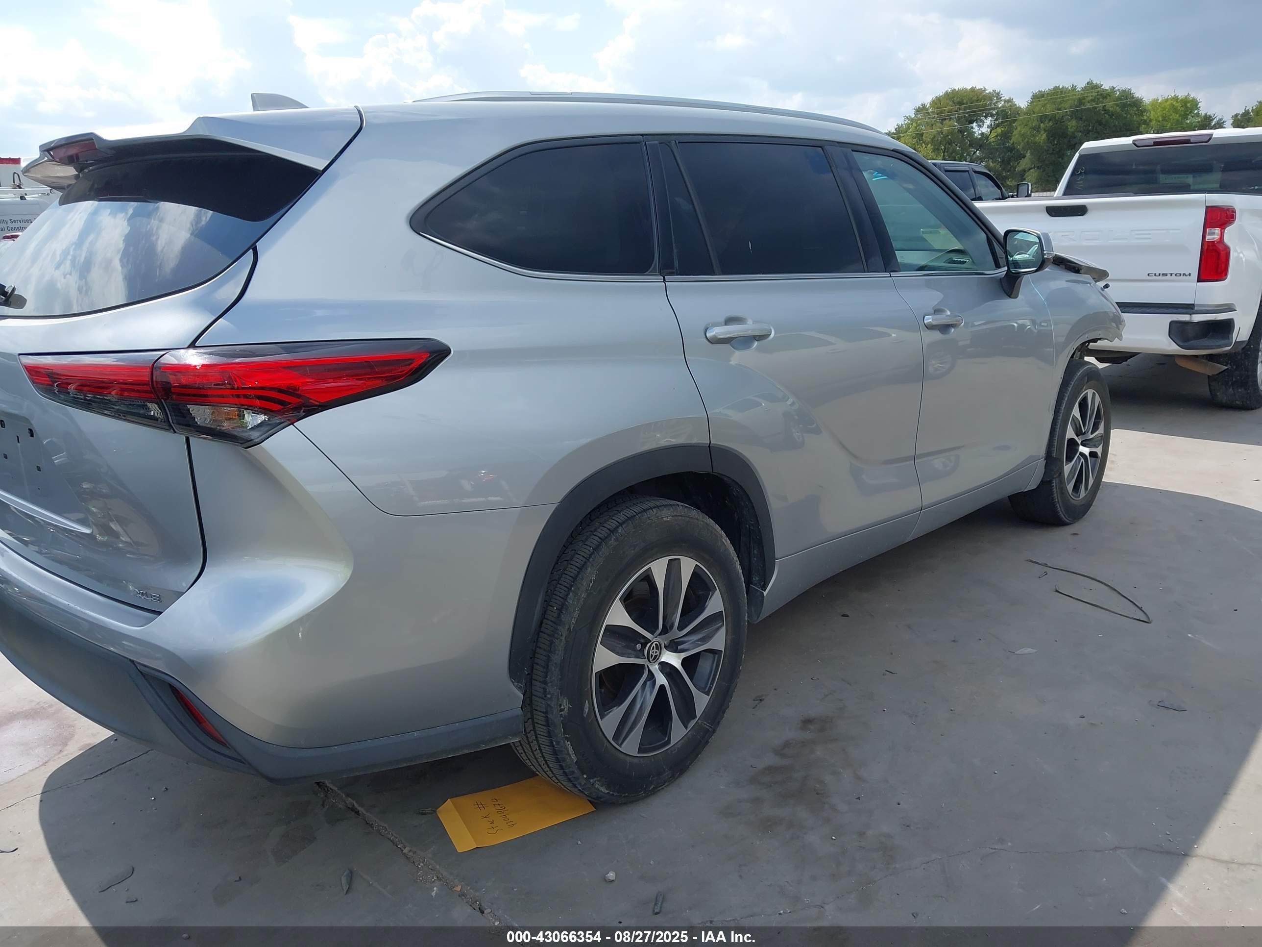 TOYOTA HIGHLANDER image 4