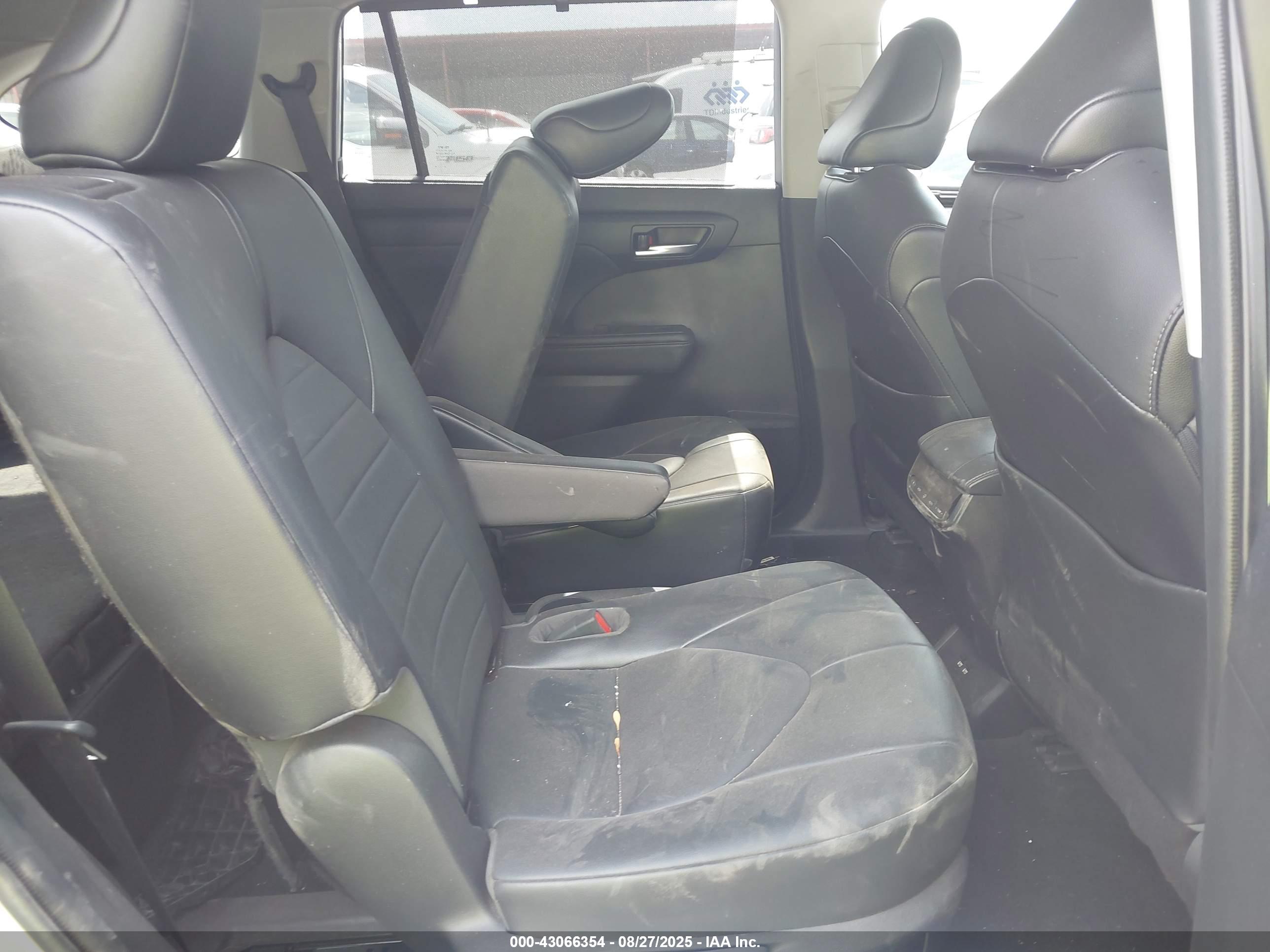 TOYOTA HIGHLANDER image 8