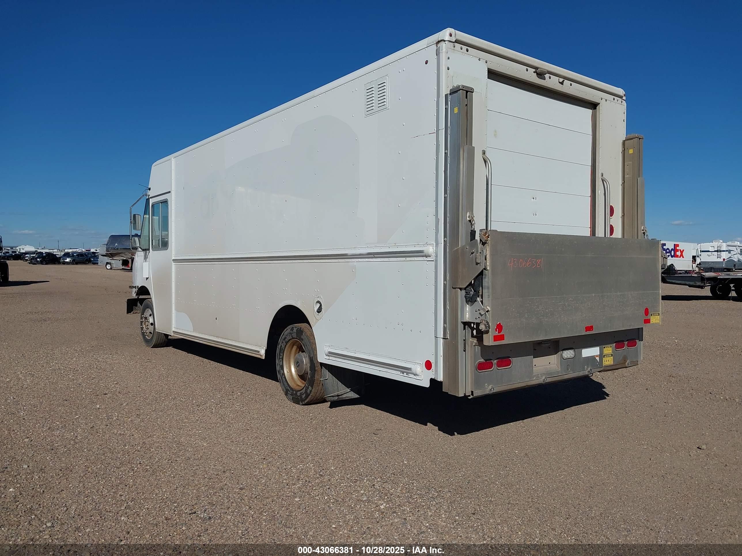 FREIGHTLINER MT45G image 3