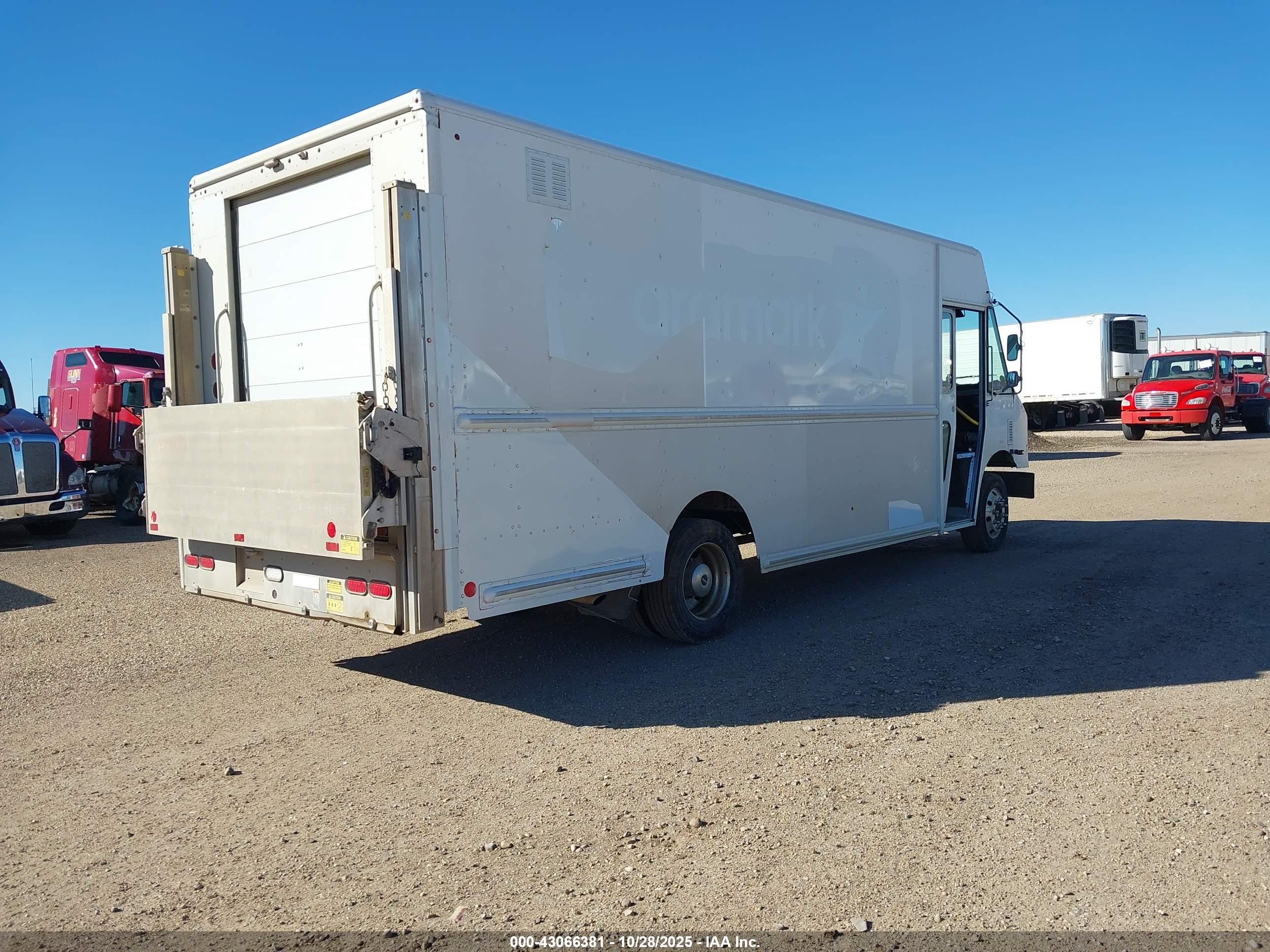 FREIGHTLINER MT45G image 4