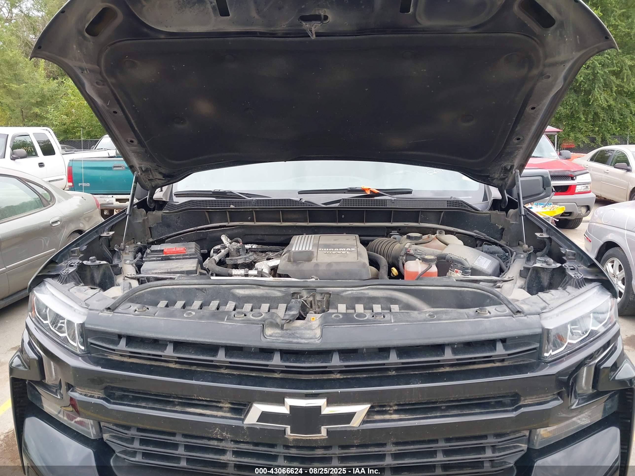 CHEVROLET SILVERADO image 10
