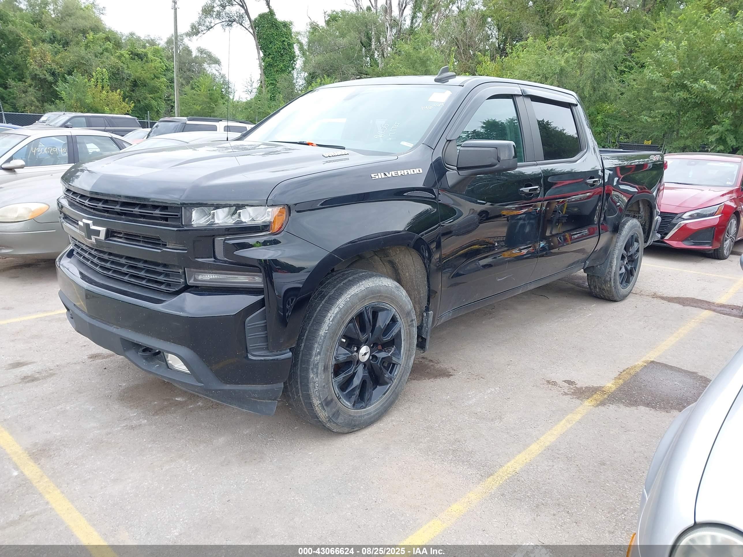 CHEVROLET SILVERADO image 2