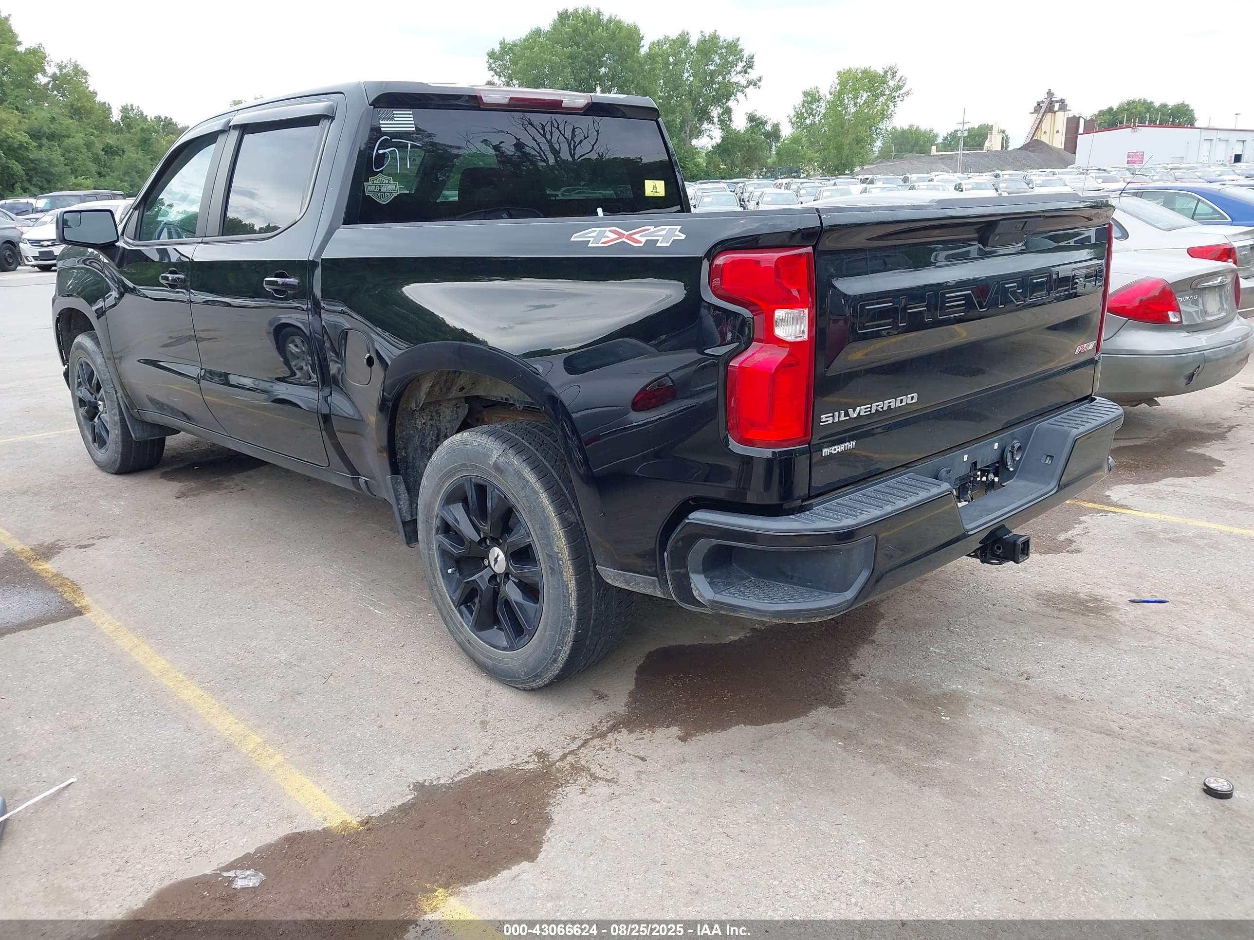 CHEVROLET SILVERADO image 3