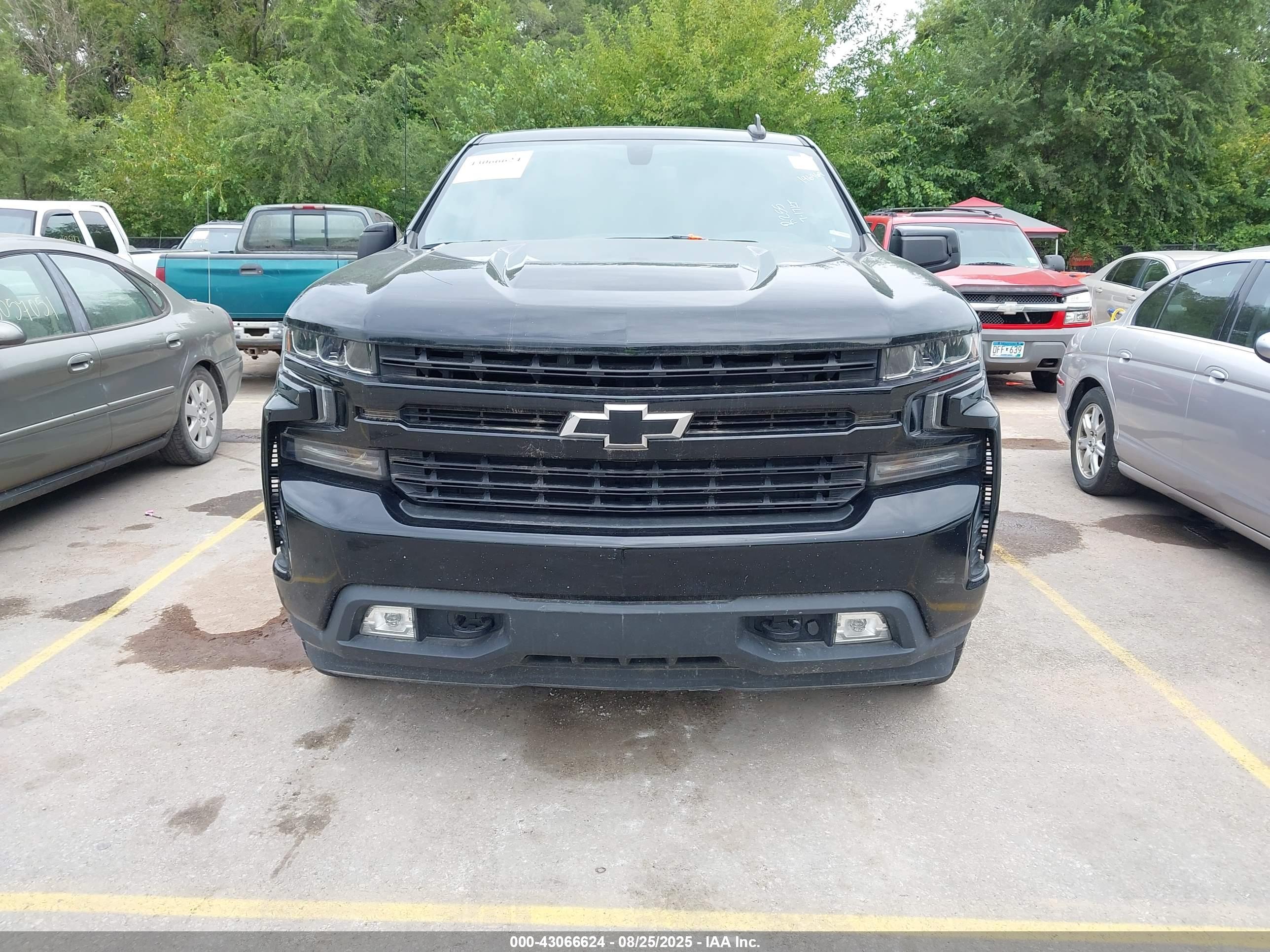CHEVROLET SILVERADO image 6
