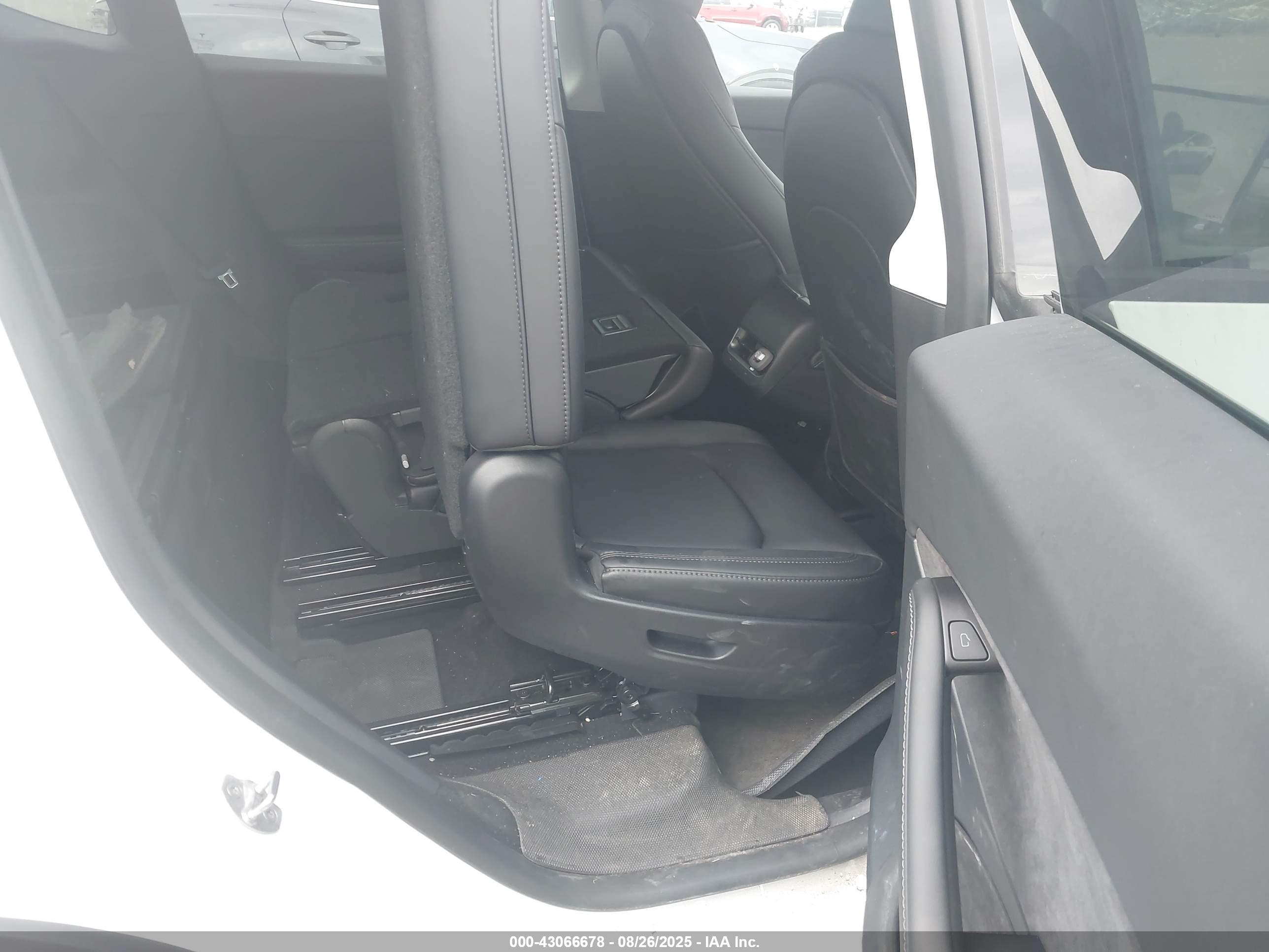 TESLA MODEL image 8