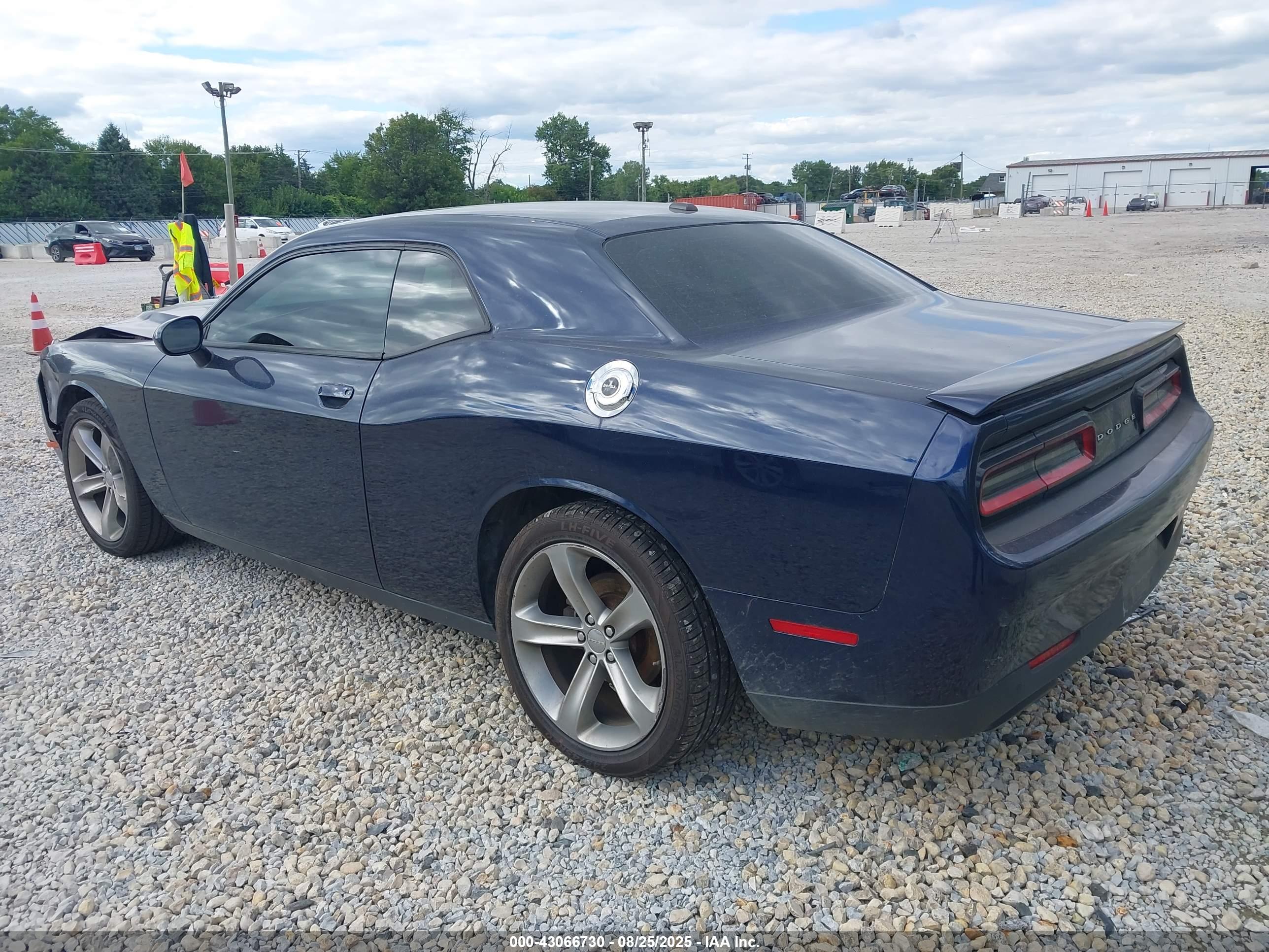 DODGE CHALLENGER image 3