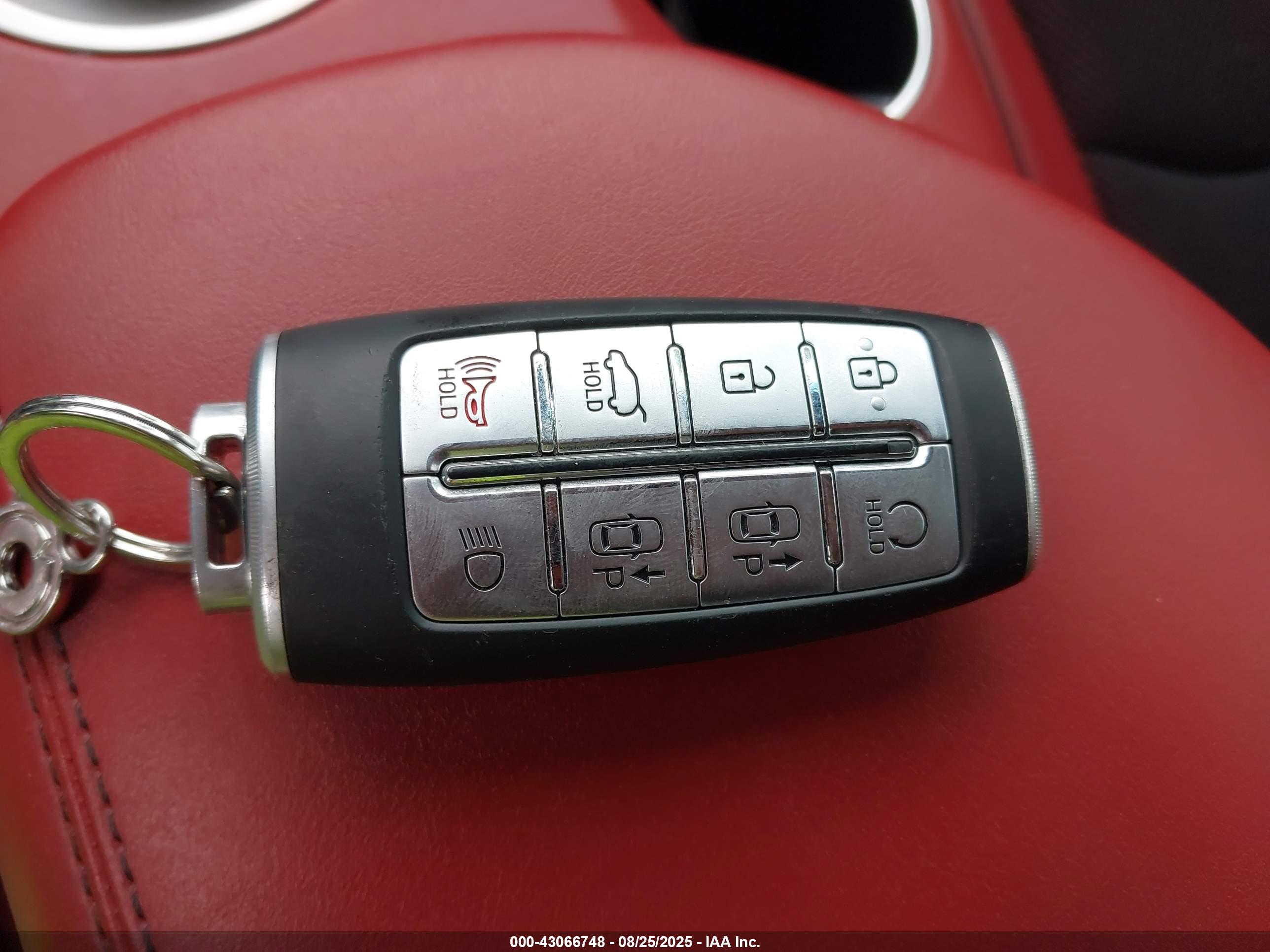 GENESIS GV70 image 11