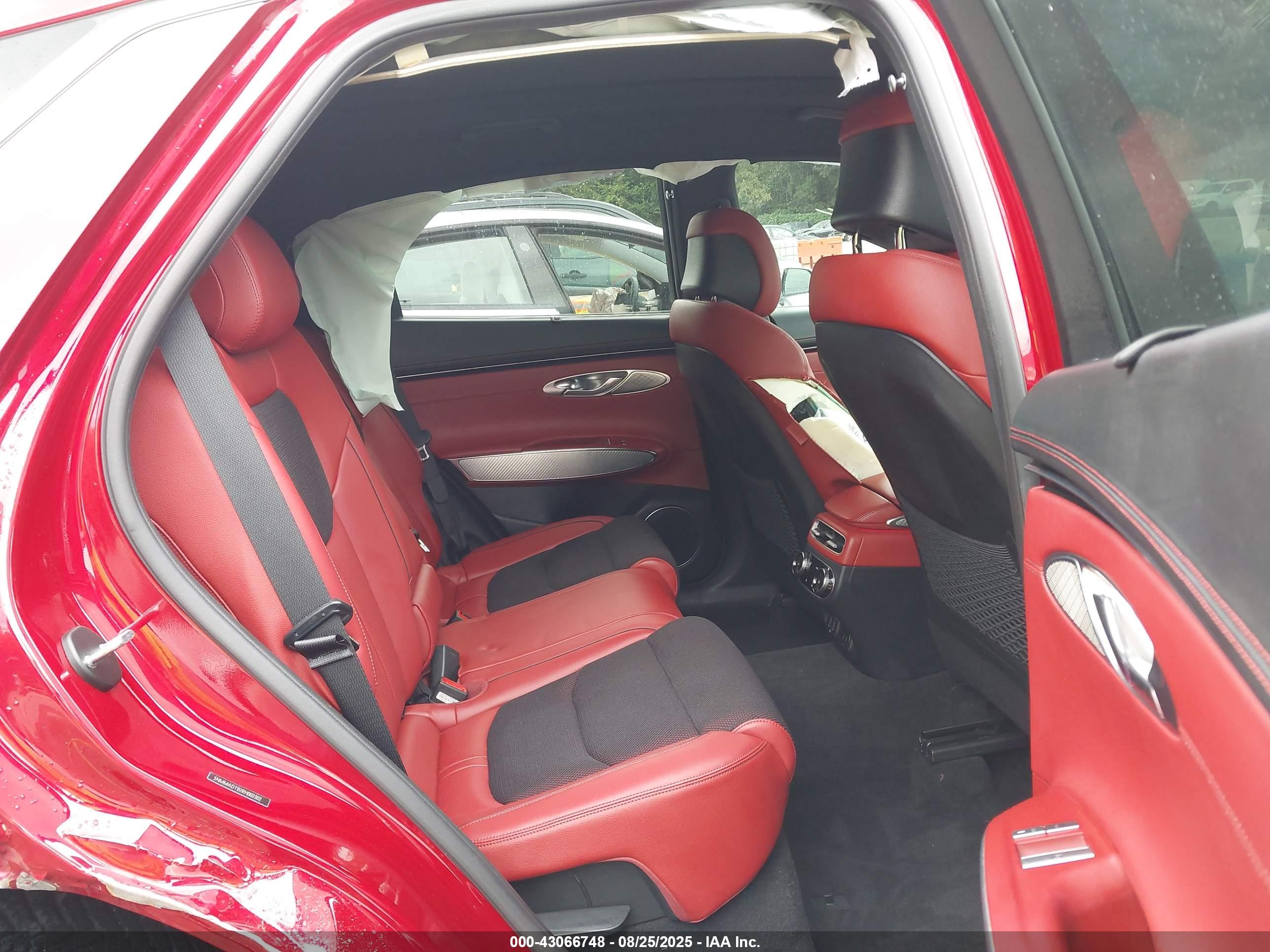 GENESIS GV70 image 8