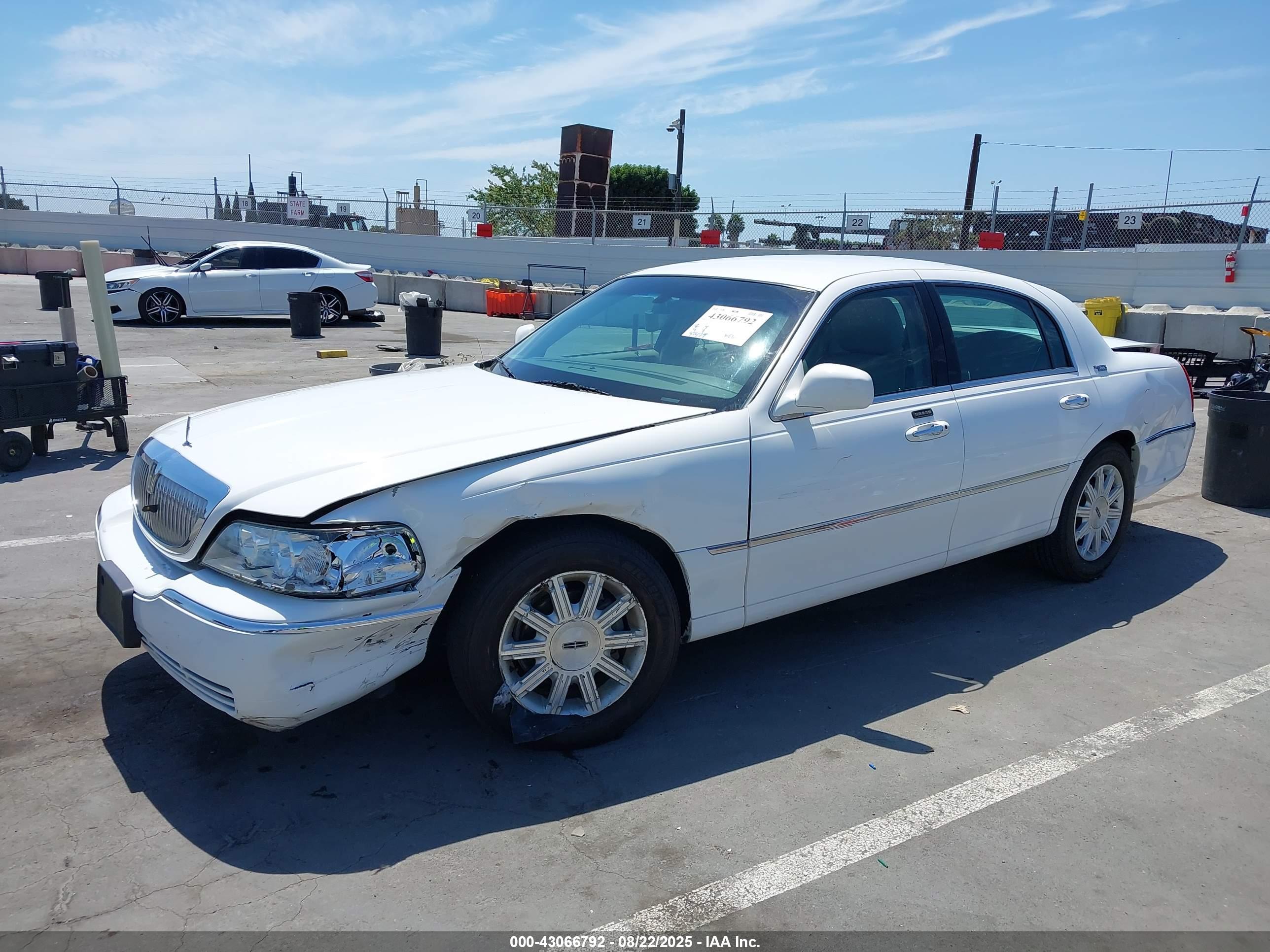 LINCOLN TOWN image 2