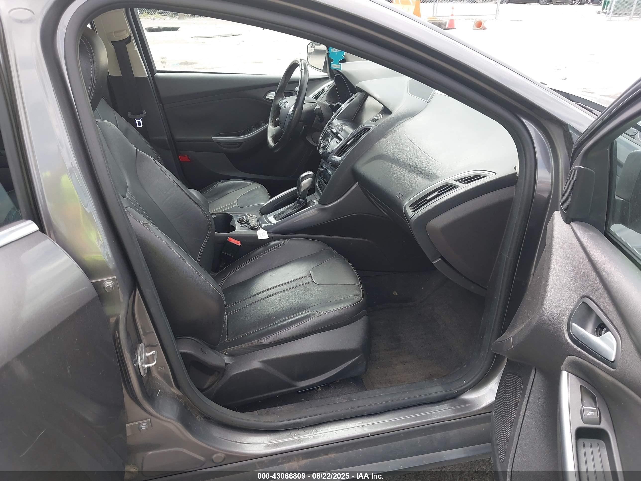 FORD FOCUS image 5
