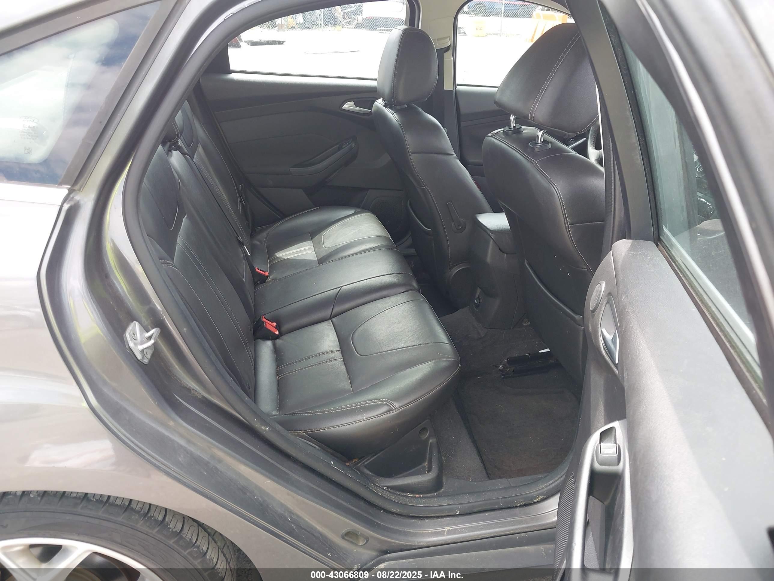 FORD FOCUS image 8