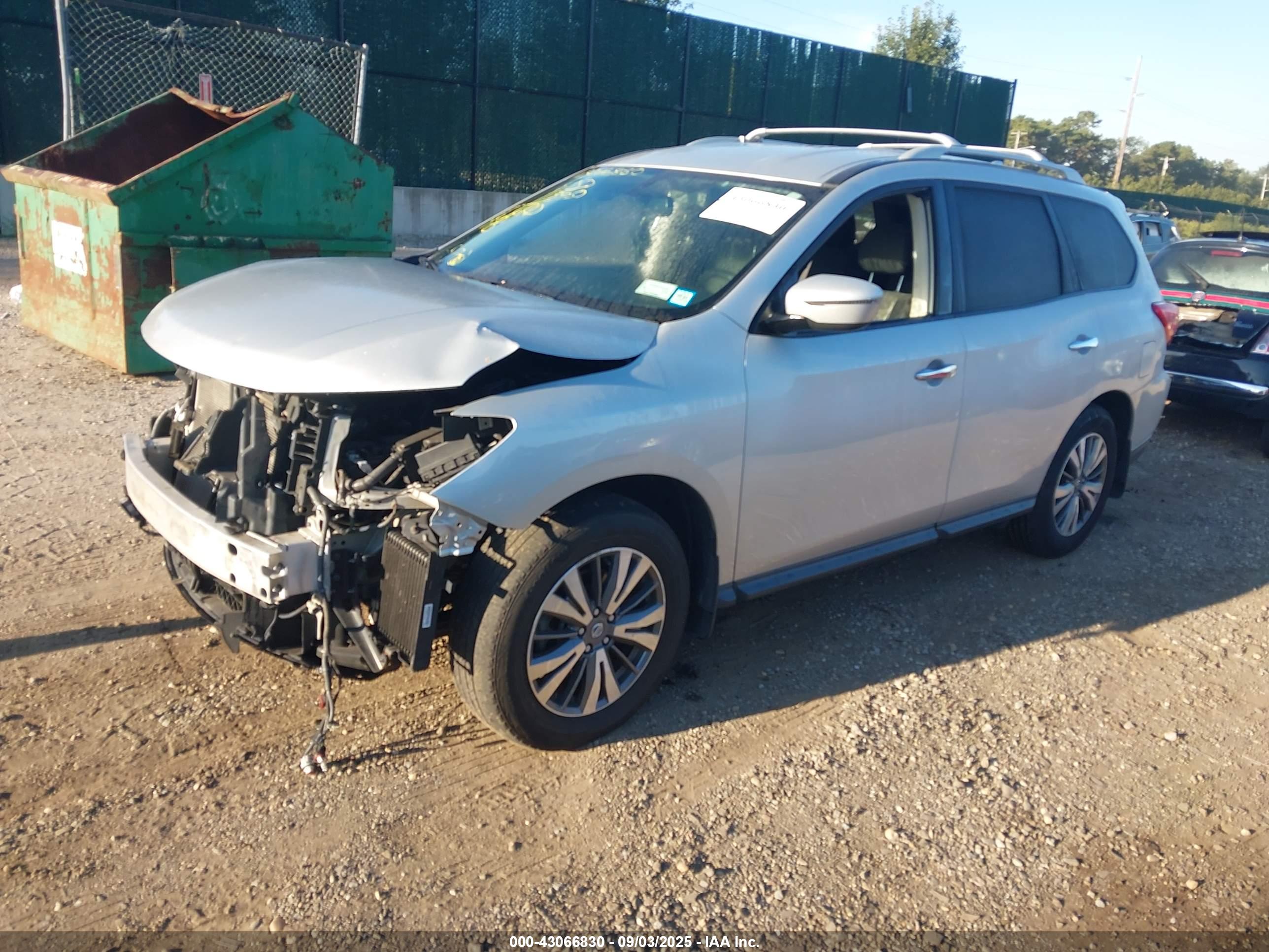 NISSAN PATHFINDER image 2