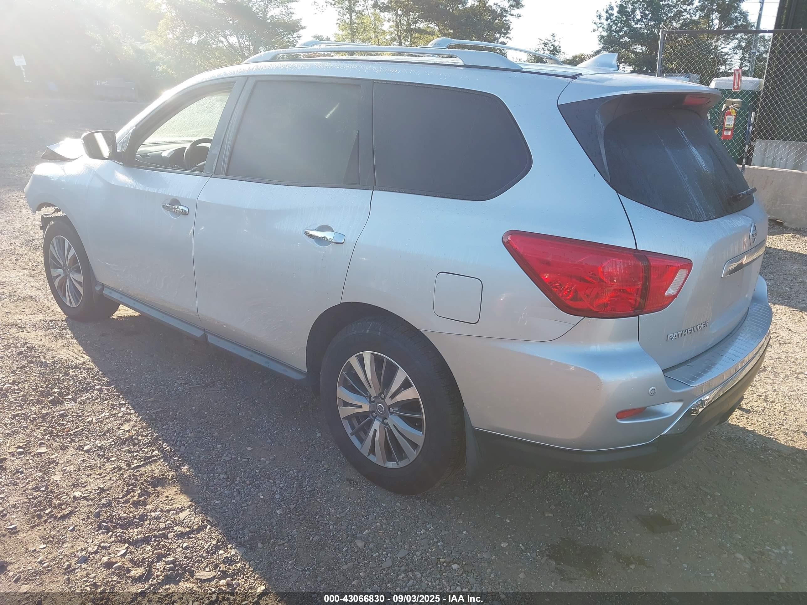 NISSAN PATHFINDER image 3