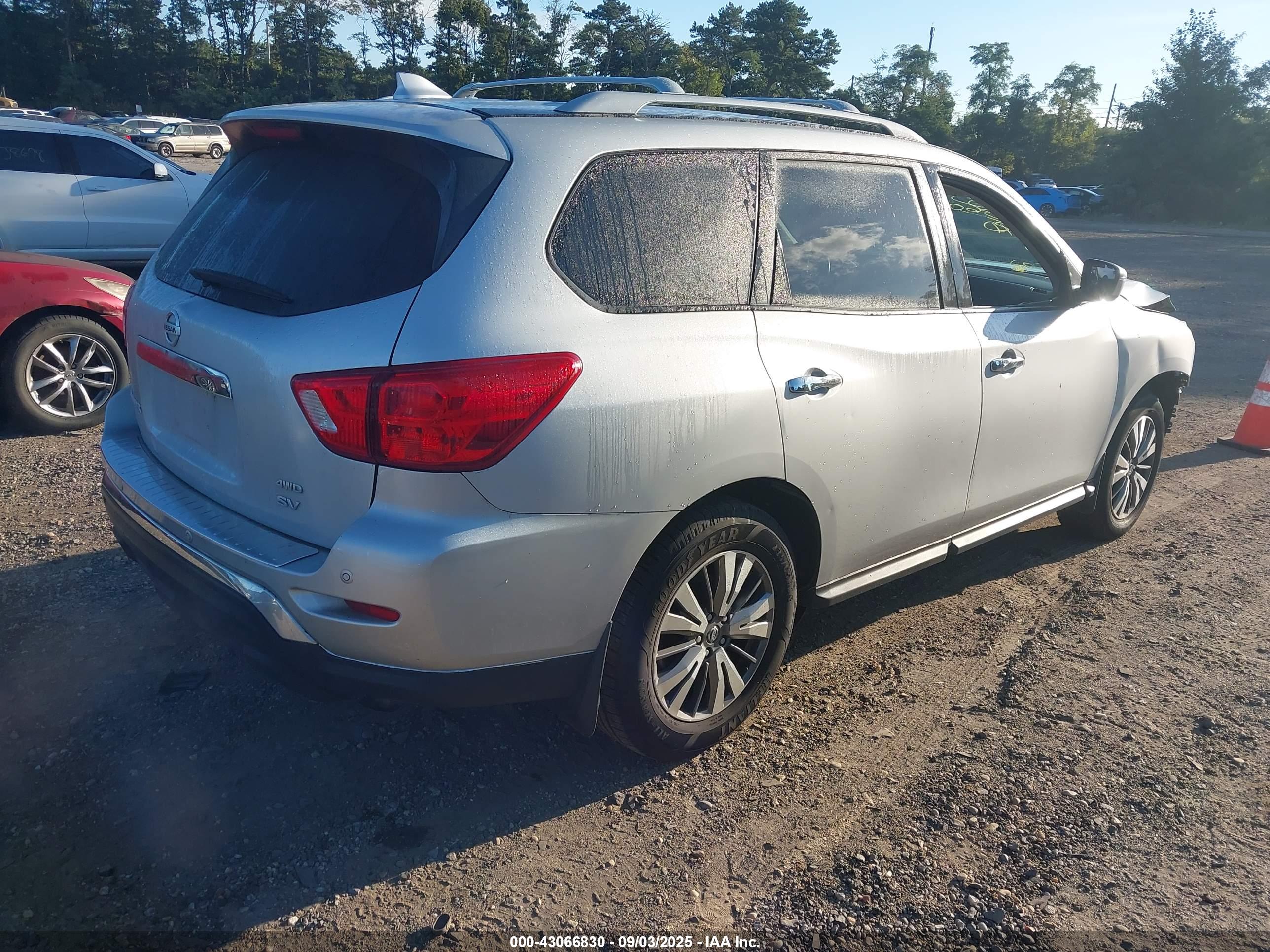 NISSAN PATHFINDER image 4