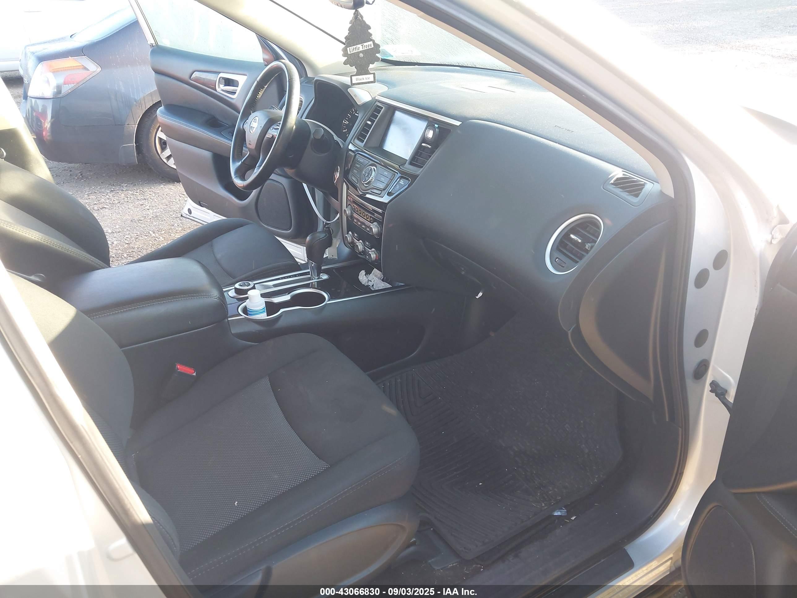 NISSAN PATHFINDER image 5