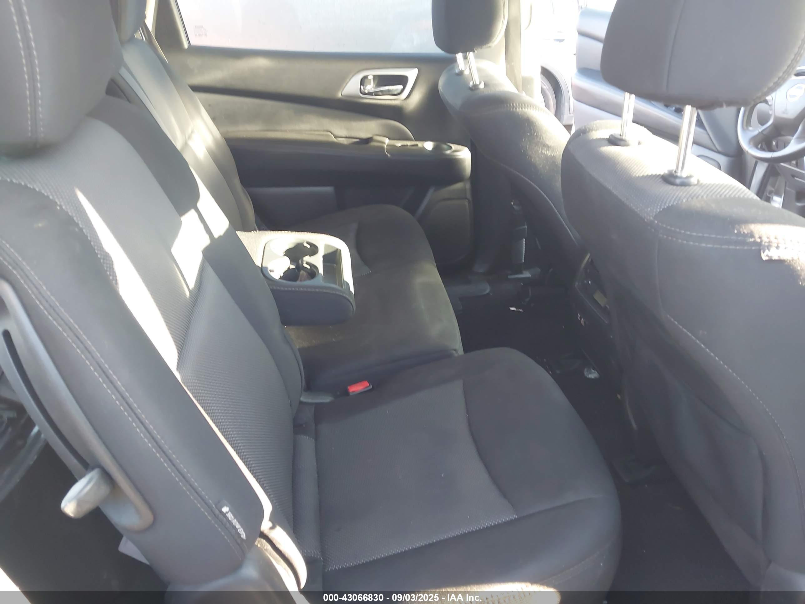 NISSAN PATHFINDER image 8